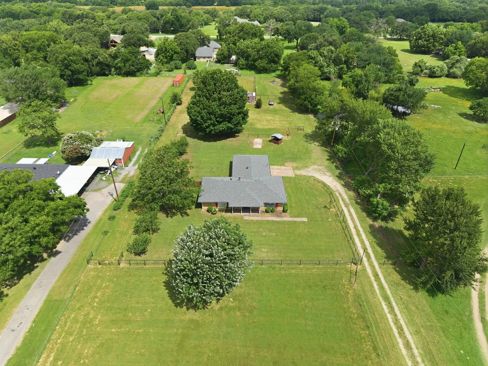 Single Family Residence For Sale in Kaufman County , 180 Davis Road, Combine, Texas 75159, 3 Bedroom, 2 Bathroom, 2 Garage spaces, 1,654 Sqft, built in 1984, mls#21291763, Real Estate Agent in Combine, Homes For Sale in Kaufman county, Homes For Sale in Combine, Realtor in Combine Texas, Real Estate Brokerage Independent Realty Texas, Luminita Cordes Realtor