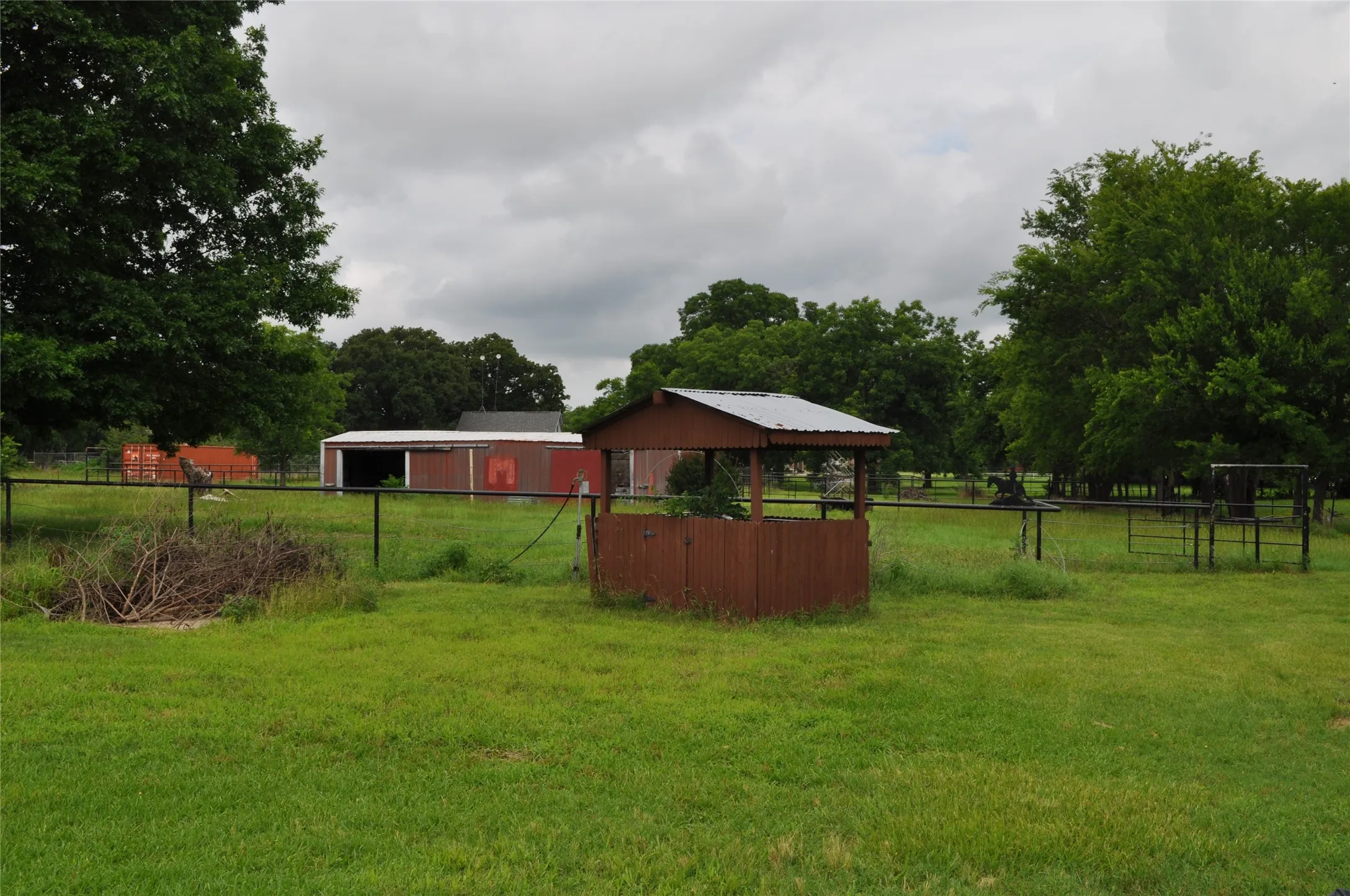 Single Family Residence For Sale in Kaufman County , 180 Davis Road, Combine, Texas 75159, 3 Bedroom, 2 Bathroom, 2 Garage spaces, 1,654 Sqft, built in 1984, mls#21291763, Real Estate Agent in Combine, Homes For Sale in Kaufman county, Homes For Sale in Combine, Realtor in Combine Texas, Real Estate Brokerage Independent Realty Texas, Luminita Cordes Realtor