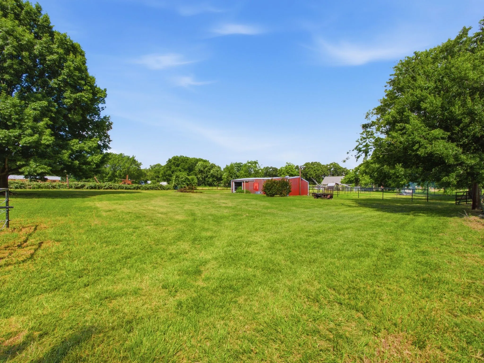 Single Family Residence For Sale in Kaufman County , 180 Davis Road, Combine, Texas 75159, 3 Bedroom, 2 Bathroom, 2 Garage spaces, 1,654 Sqft, built in 1984, mls#21291763, Real Estate Agent in Combine, Homes For Sale in Kaufman county, Homes For Sale in Combine, Realtor in Combine Texas, Real Estate Brokerage Independent Realty Texas, Luminita Cordes Realtor