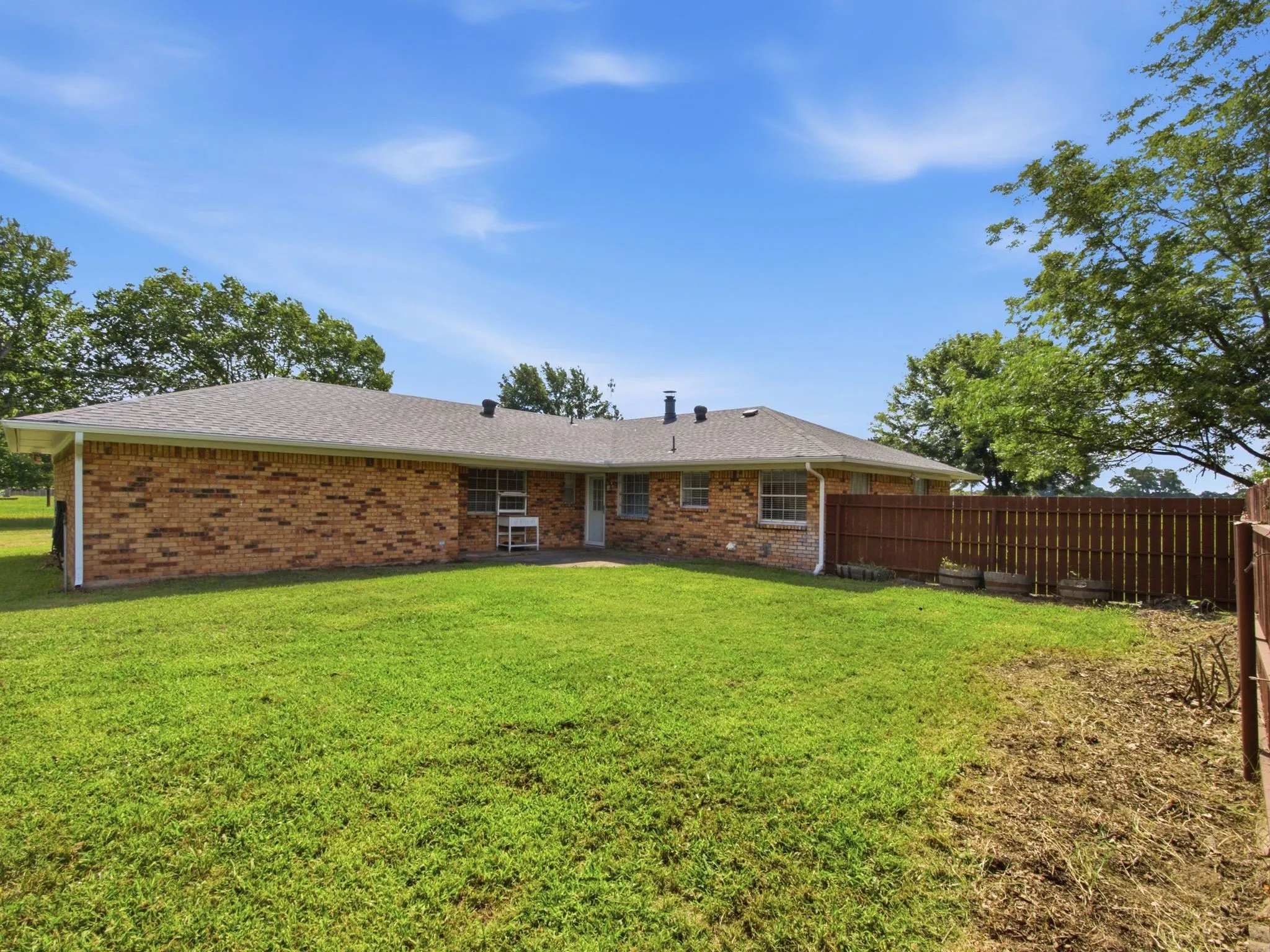Single Family Residence For Sale in Kaufman County , 180 Davis Road, Combine, Texas 75159, 3 Bedroom, 2 Bathroom, 2 Garage spaces, 1,654 Sqft, built in 1984, mls#21291763, Real Estate Agent in Combine, Homes For Sale in Kaufman county, Homes For Sale in Combine, Realtor in Combine Texas, Real Estate Brokerage Independent Realty Texas, Luminita Cordes Realtor