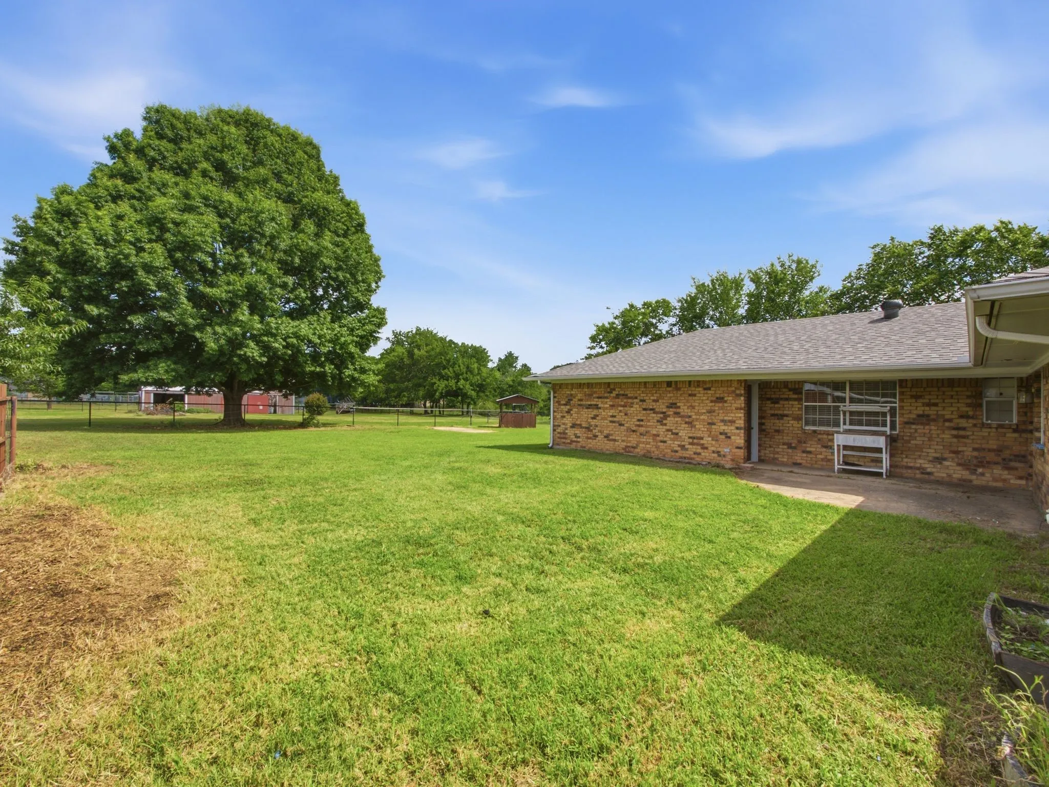 Single Family Residence For Sale in Kaufman County , 180 Davis Road, Combine, Texas 75159, 3 Bedroom, 2 Bathroom, 2 Garage spaces, 1,654 Sqft, built in 1984, mls#21291763, Real Estate Agent in Combine, Homes For Sale in Kaufman county, Homes For Sale in Combine, Realtor in Combine Texas, Real Estate Brokerage Independent Realty Texas, Luminita Cordes Realtor
