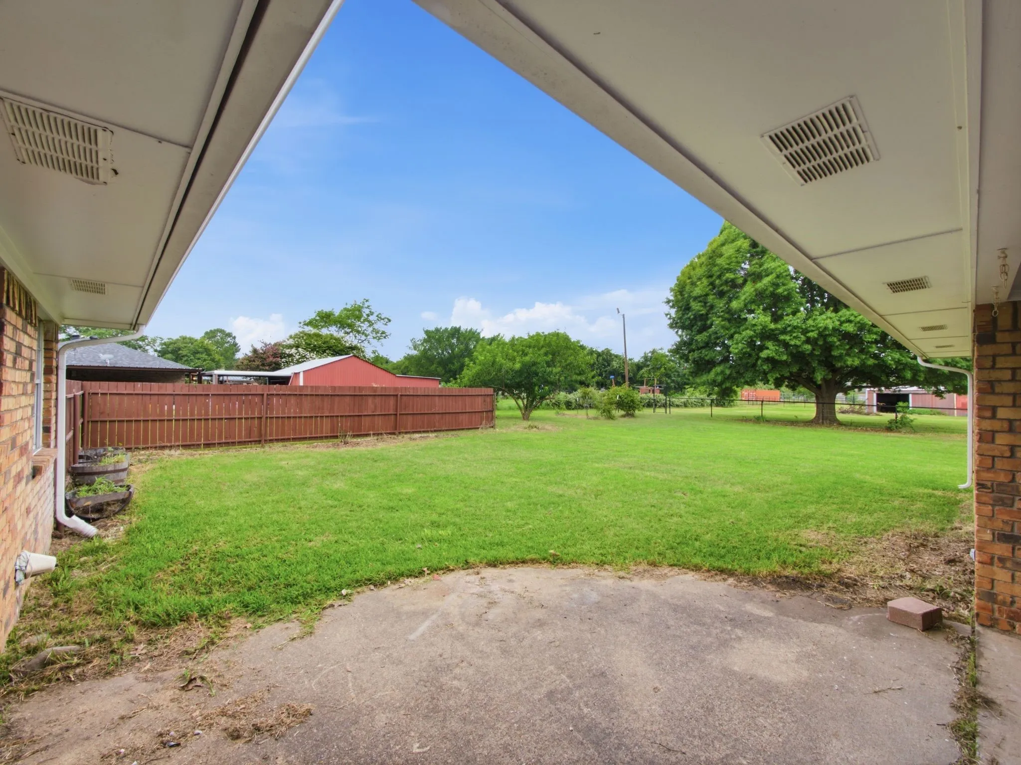Single Family Residence For Sale in Kaufman County , 180 Davis Road, Combine, Texas 75159, 3 Bedroom, 2 Bathroom, 2 Garage spaces, 1,654 Sqft, built in 1984, mls#21291763, Real Estate Agent in Combine, Homes For Sale in Kaufman county, Homes For Sale in Combine, Realtor in Combine Texas, Real Estate Brokerage Independent Realty Texas, Luminita Cordes Realtor