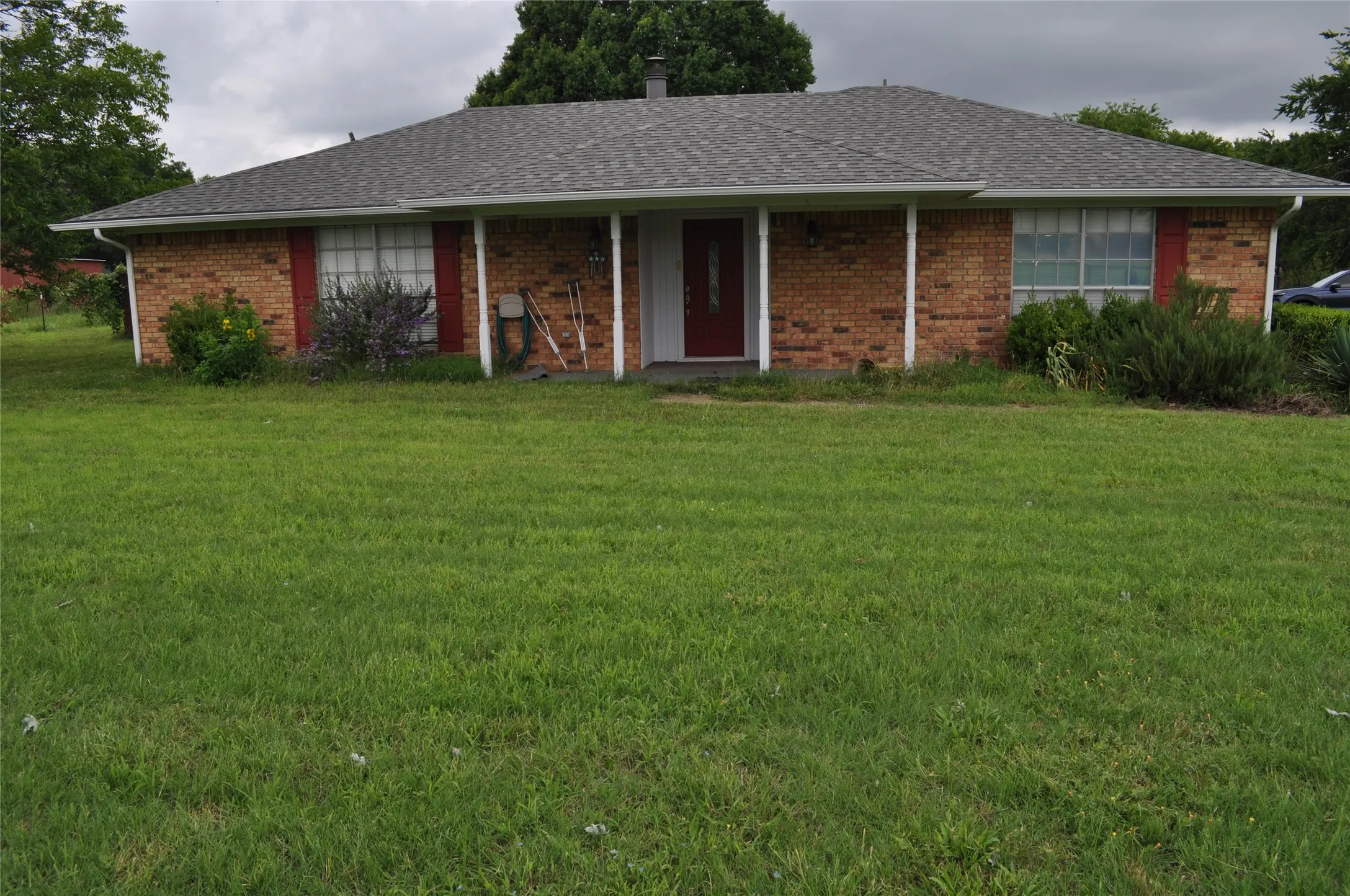 Single Family Residence For Sale in Kaufman County , 180 Davis Road, Combine, Texas 75159, 3 Bedroom, 2 Bathroom, 2 Garage spaces, 1,654 Sqft, built in 1984, mls#21291763, Real Estate Agent in Combine, Homes For Sale in Kaufman county, Homes For Sale in Combine, Realtor in Combine Texas, Real Estate Brokerage Independent Realty Texas, Luminita Cordes Realtor