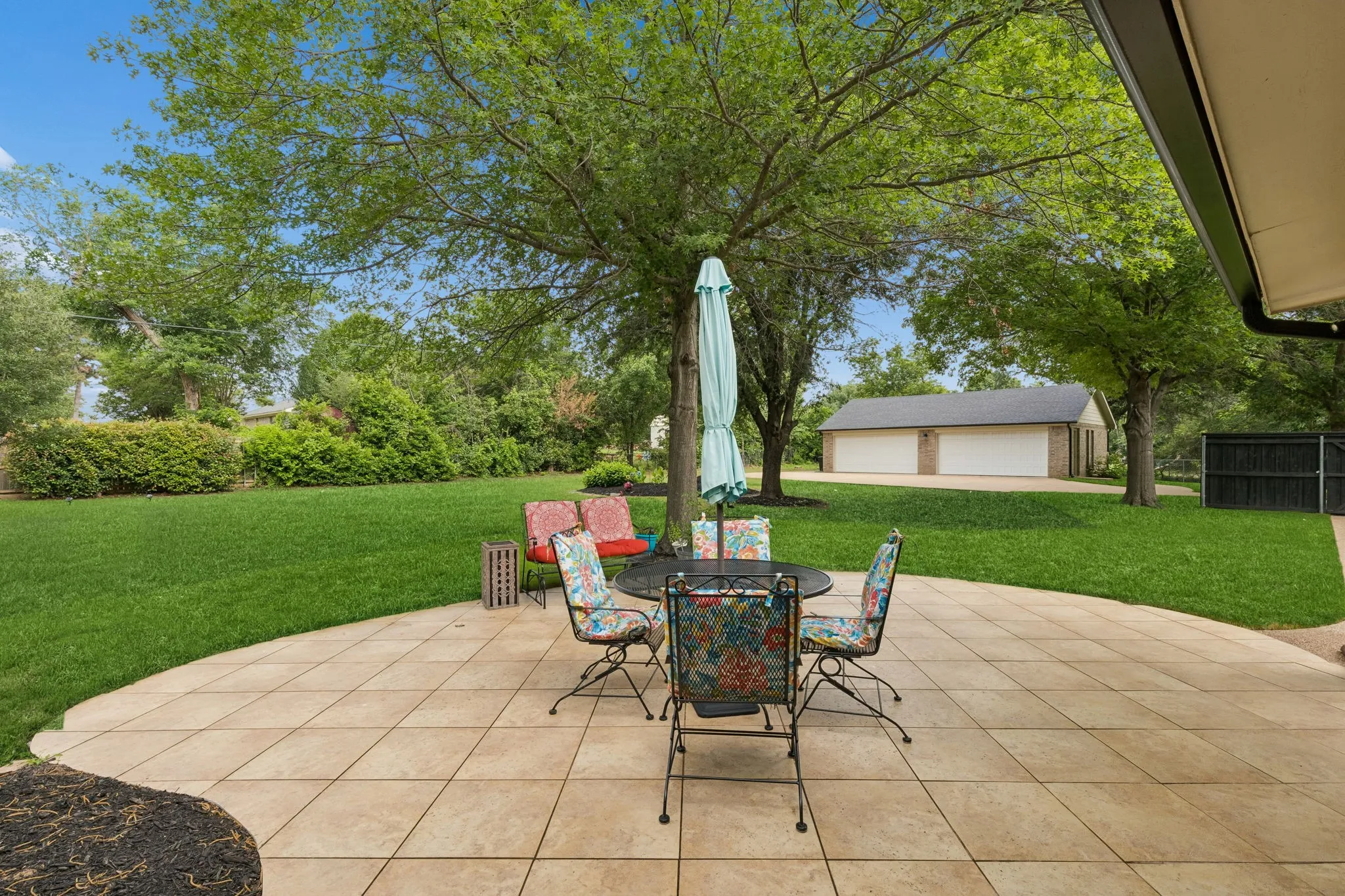 Single Family Residence For Sale in Tarrant County , 7208 Tumbleweed Court, Colleyville, Texas 76034, 4 Bedroom, 3 Bathroom, 6 Garage spaces, 2,063 Sqft, built in 1973, mls#21268037, Real Estate Agent in Colleyville, Homes For Sale in Tarrant county, Homes For Sale in Colleyville, Realtor in Colleyville Texas, Real Estate Brokerage Independent Realty Texas, Luminita Cordes Realtor