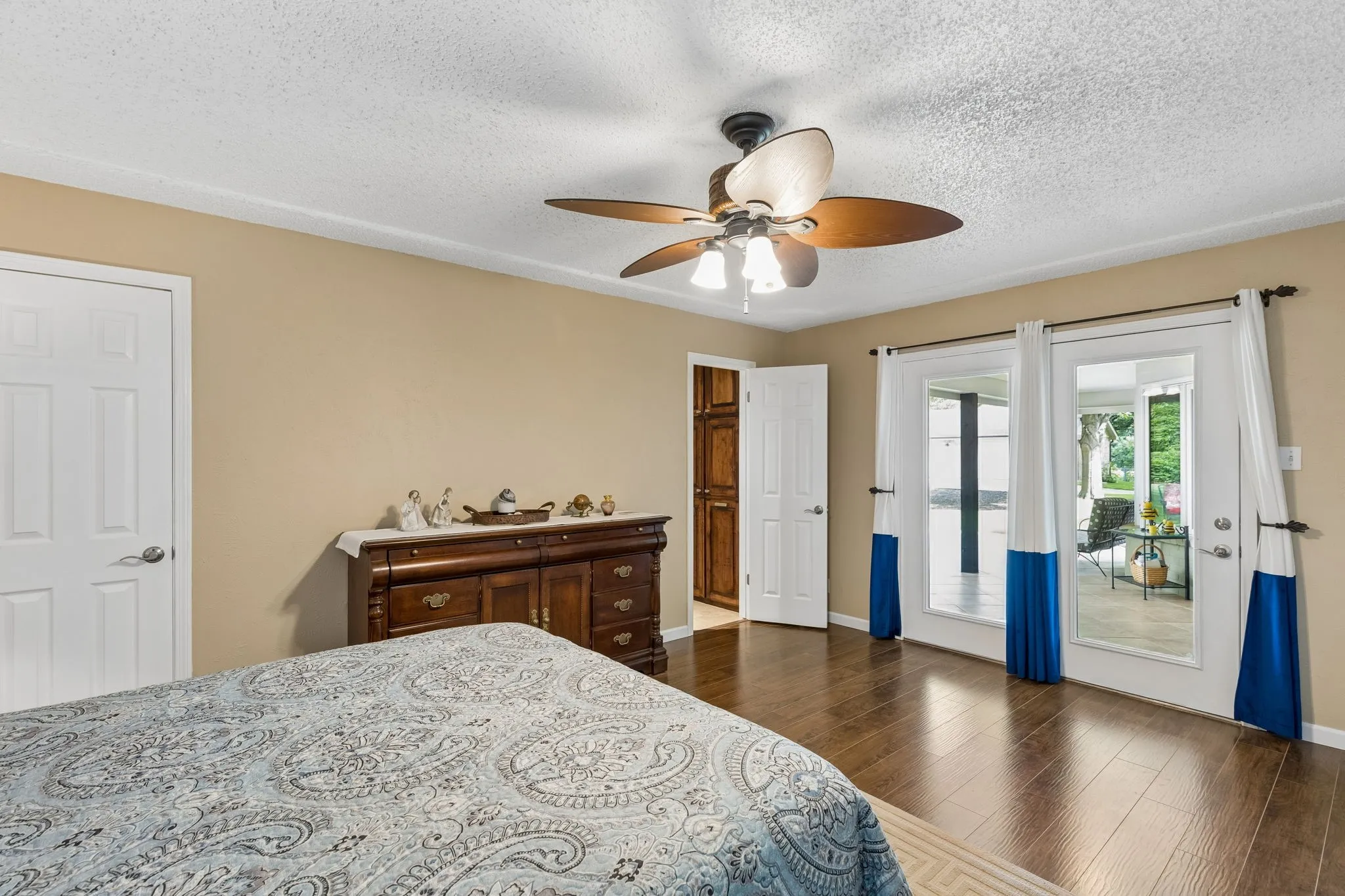 Single Family Residence For Sale in Tarrant County , 7208 Tumbleweed Court, Colleyville, Texas 76034, 4 Bedroom, 3 Bathroom, 6 Garage spaces, 2,063 Sqft, built in 1973, mls#21268037, Real Estate Agent in Colleyville, Homes For Sale in Tarrant county, Homes For Sale in Colleyville, Realtor in Colleyville Texas, Real Estate Brokerage Independent Realty Texas, Luminita Cordes Realtor