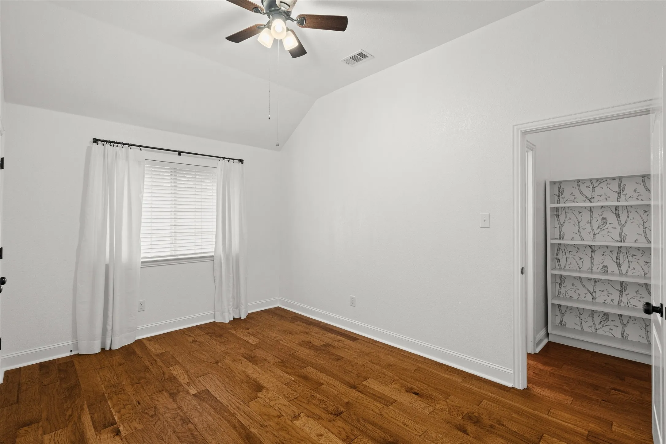 Single Family Residence For Sale in Collin County , 5121 Grampian Way, Mc Kinney, Texas 75071, 3 Bedroom, 2 Bathroom, 2 Garage spaces, 1,969 Sqft, built in 1999, mls#21291941, Real Estate Agent in Mc Kinney, Homes For Sale in Collin county, Homes For Sale in Mc Kinney, Realtor in Mc Kinney Texas, Real Estate Brokerage Independent Realty Texas, Luminita Cordes Realtor