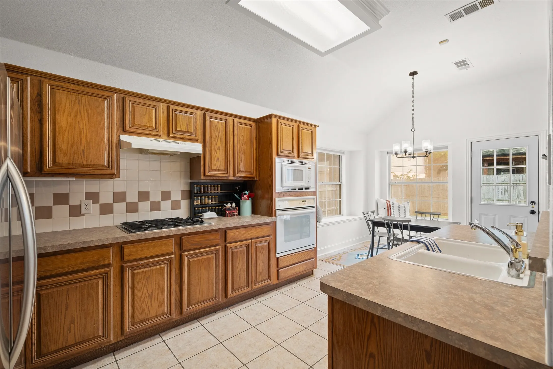 Single Family Residence For Sale in Collin County , 5121 Grampian Way, Mc Kinney, Texas 75071, 3 Bedroom, 2 Bathroom, 2 Garage spaces, 1,969 Sqft, built in 1999, mls#21291941, Real Estate Agent in Mc Kinney, Homes For Sale in Collin county, Homes For Sale in Mc Kinney, Realtor in Mc Kinney Texas, Real Estate Brokerage Independent Realty Texas, Luminita Cordes Realtor