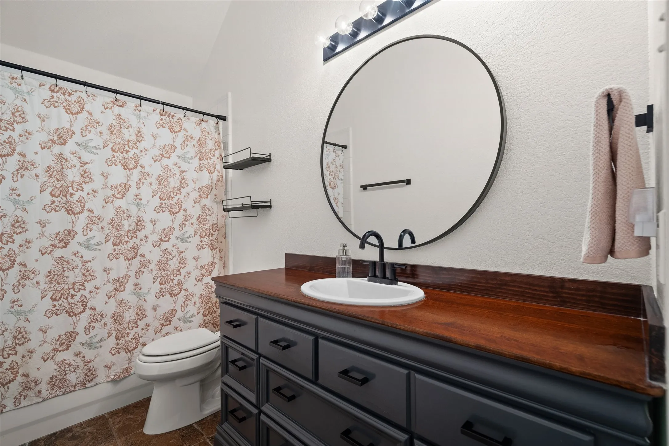 Single Family Residence For Sale in Collin County , 5121 Grampian Way, Mc Kinney, Texas 75071, 3 Bedroom, 2 Bathroom, 2 Garage spaces, 1,969 Sqft, built in 1999, mls#21291941, Real Estate Agent in Mc Kinney, Homes For Sale in Collin county, Homes For Sale in Mc Kinney, Realtor in Mc Kinney Texas, Real Estate Brokerage Independent Realty Texas, Luminita Cordes Realtor