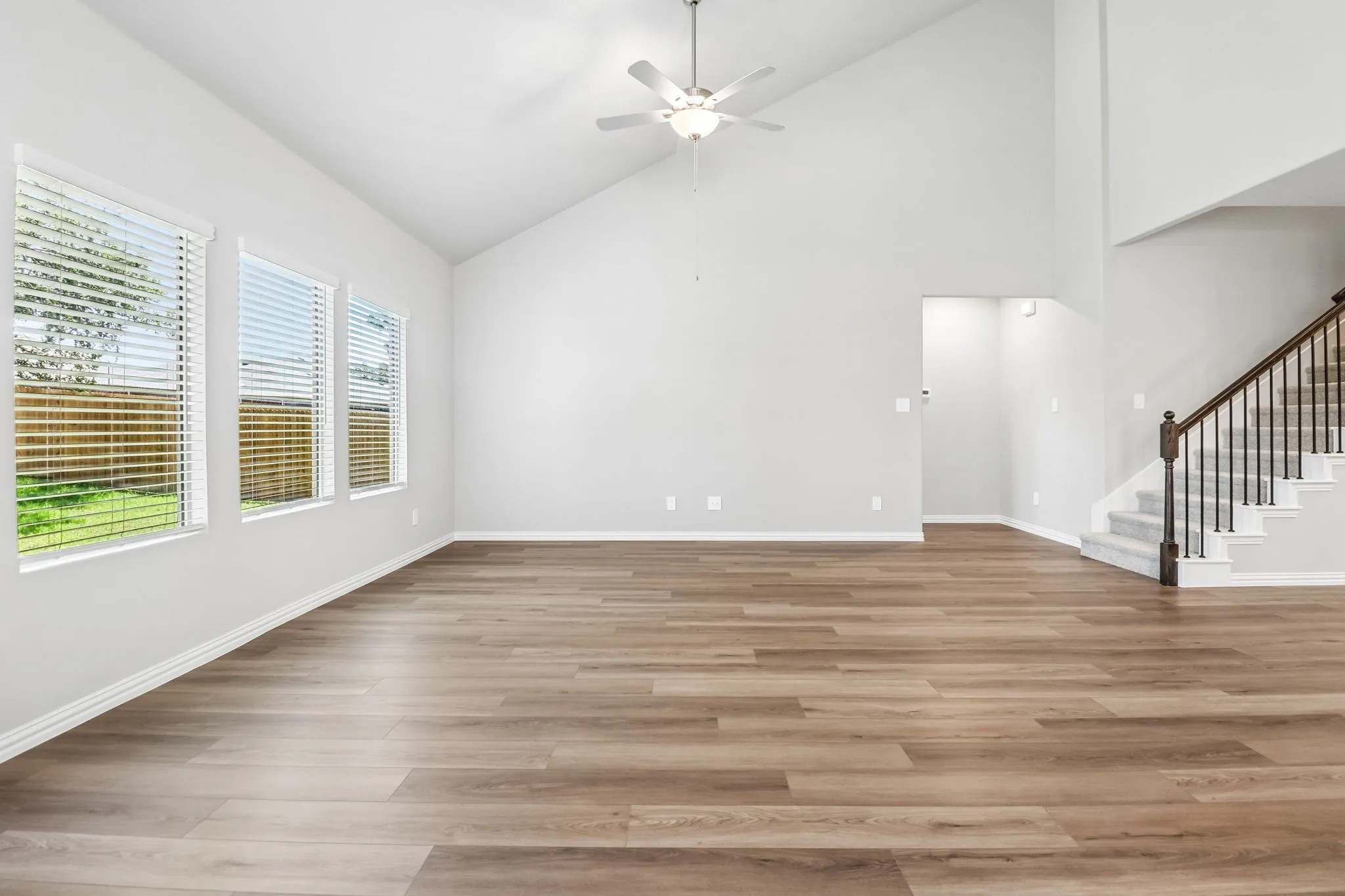  Photo is not of the actual home, but is an inspirational photo of builder’s model home and may depict options, furnishings, and/or decorator features that are not included.
