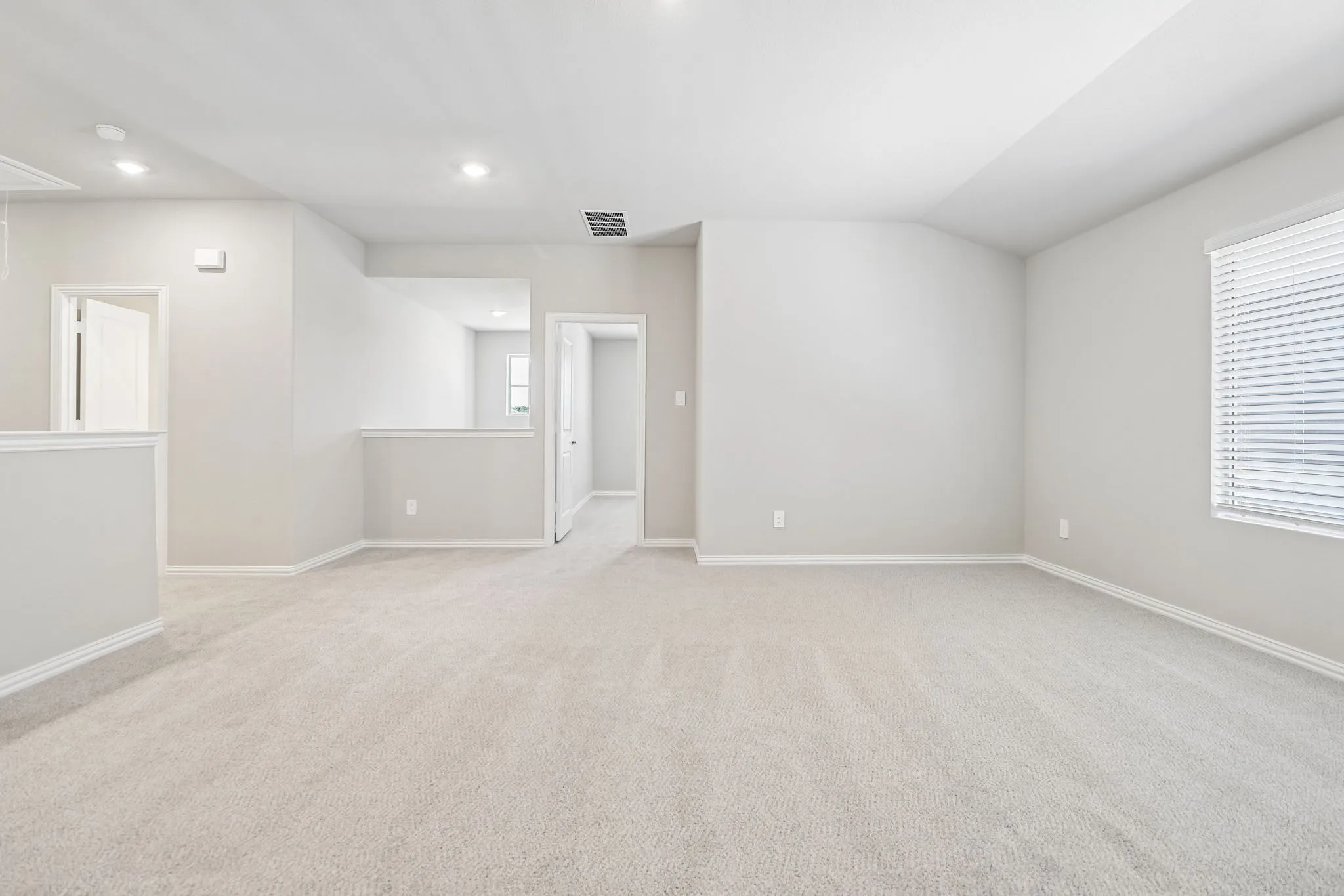  Photo is not of the actual home, but is an inspirational photo of builder’s model home and may depict options, furnishings, and/or decorator features that are not included.
