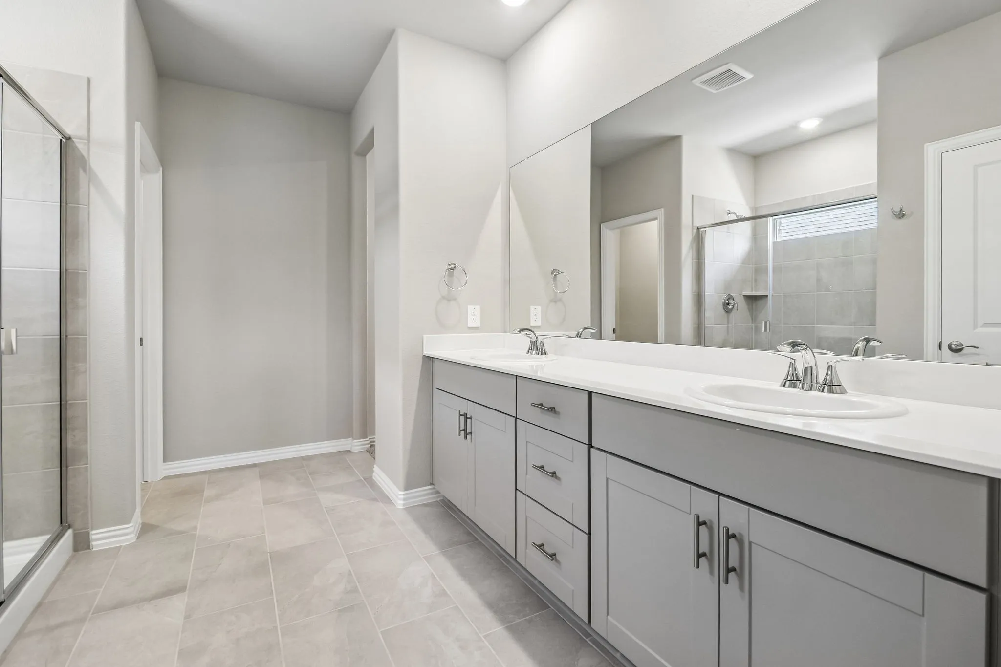  Photo is not of the actual home, but is an inspirational photo of builder’s model home and may depict options, furnishings, and/or decorator features that are not included.
