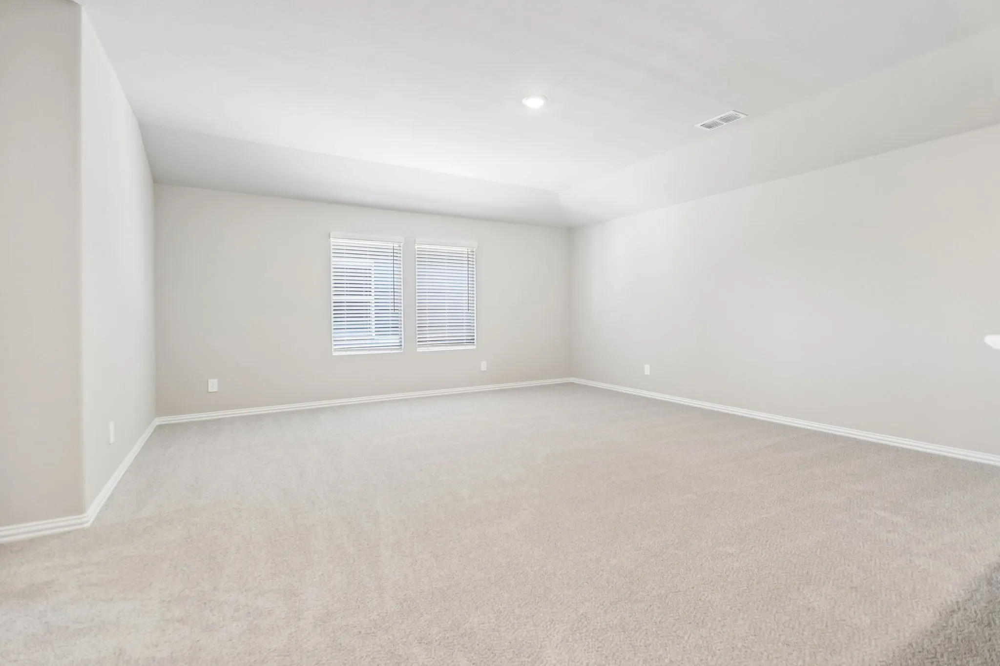  Photo is not of the actual home, but is an inspirational photo of builder’s model home and may depict options, furnishings, and/or decorator features that are not included.

