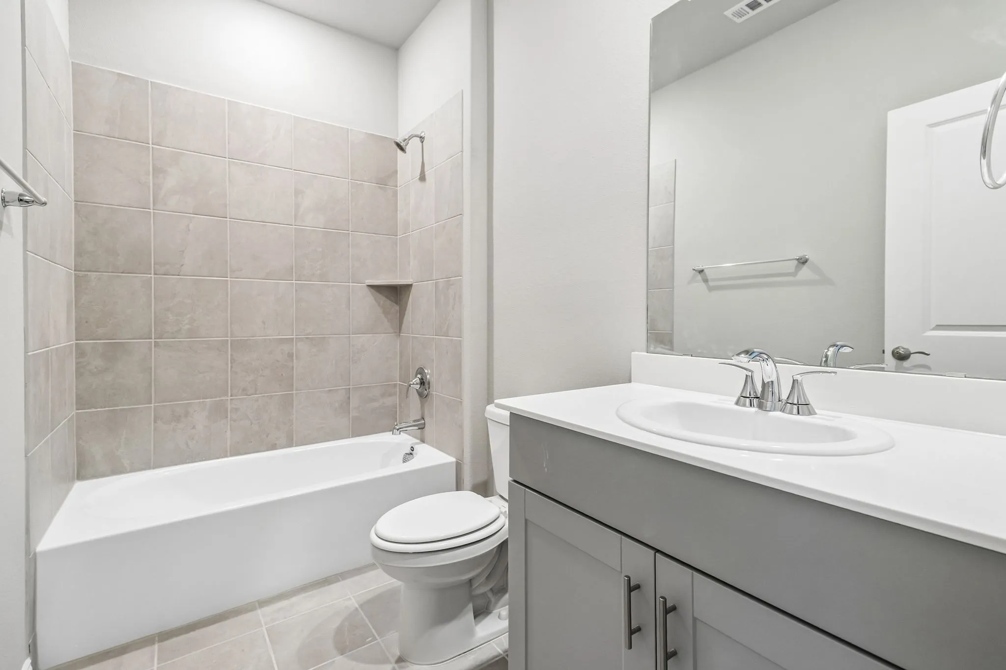  Photo is not of the actual home, but is an inspirational photo of builder’s model home and may depict options, furnishings, and/or decorator features that are not included.
