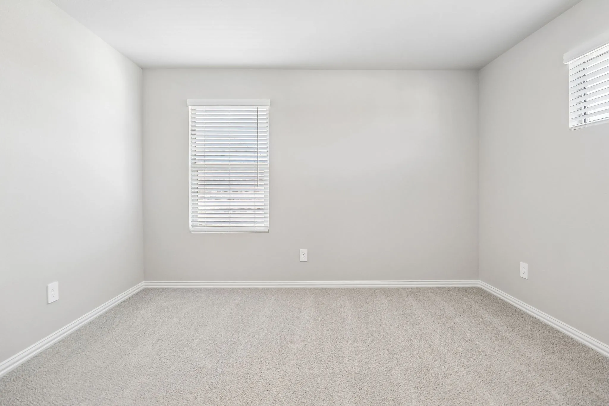 Photo is not of the actual home, but is an inspirational photo of builder’s model home and may depict options, furnishings, and/or decorator features that are not included.
