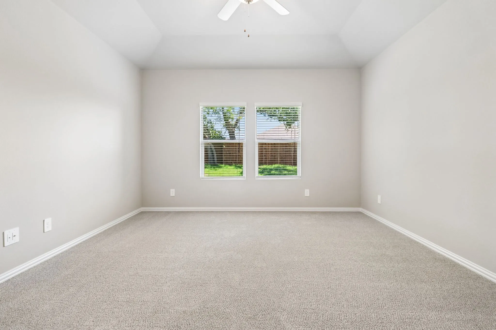  Photo is not of the actual home, but is an inspirational photo of builder’s model home and may depict options, furnishings, and/or decorator features that are not included.
