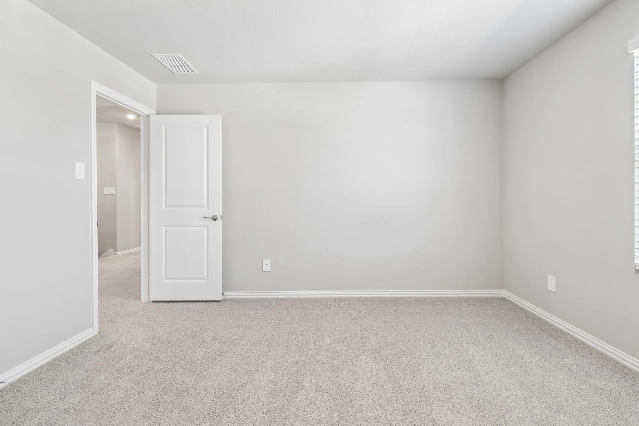  Photo is not of the actual home, but is an inspirational photo of builder’s model home and may depict options, furnishings, and/or decorator features that are not included.
