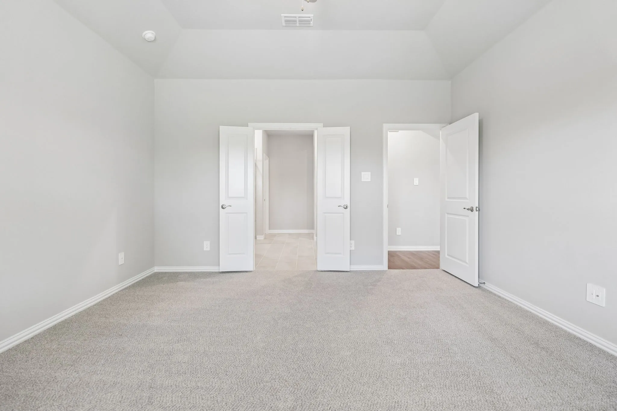  Photo is not of the actual home, but is an inspirational photo of builder’s model home and may depict options, furnishings, and/or decorator features that are not included.

