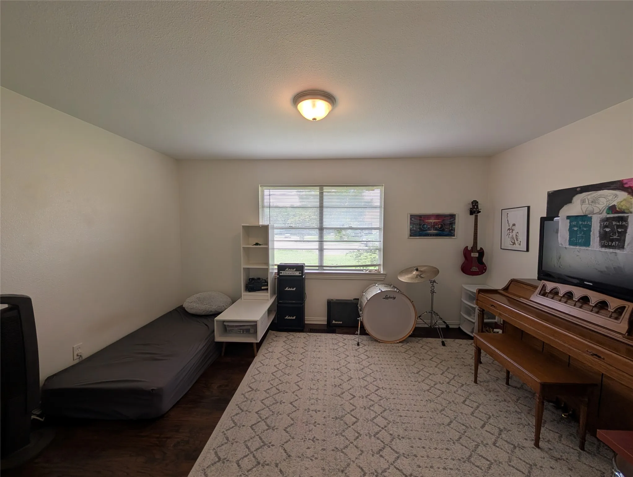 Single Family Residence For Rent in Collin County , 804 Canal Street, Mc Kinney, Texas 75069, 3 Bedrooms, 1 Bathroom, Garage spaces, 1,361 Sqft, built in 1957, Price $1,825, mls#21291990, Real Estate Agent in Mc Kinney, Homes For Rent in Collin county, Homes For Rent in Mc Kinney, Realtor in Mc Kinney Texas, Real Estate Brokerage Independent Realty Texas, Luminita Cordes Realtor
