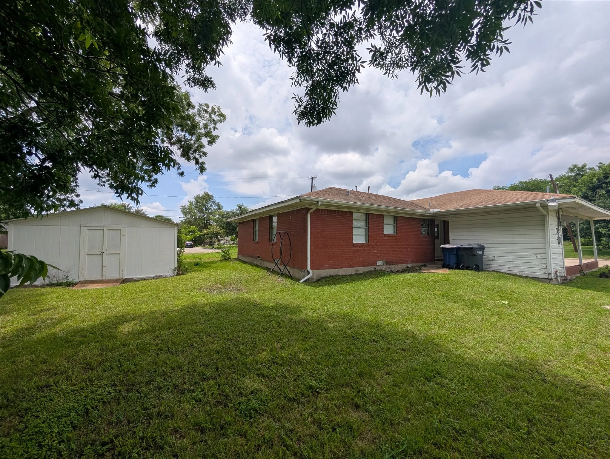 Single Family Residence For Rent in Collin County , 804 Canal Street, Mc Kinney, Texas 75069, 3 Bedrooms, 1 Bathroom, Garage spaces, 1,361 Sqft, built in 1957, Price $1,825, mls#21291990, Real Estate Agent in Mc Kinney, Homes For Rent in Collin county, Homes For Rent in Mc Kinney, Realtor in Mc Kinney Texas, Real Estate Brokerage Independent Realty Texas, Luminita Cordes Realtor