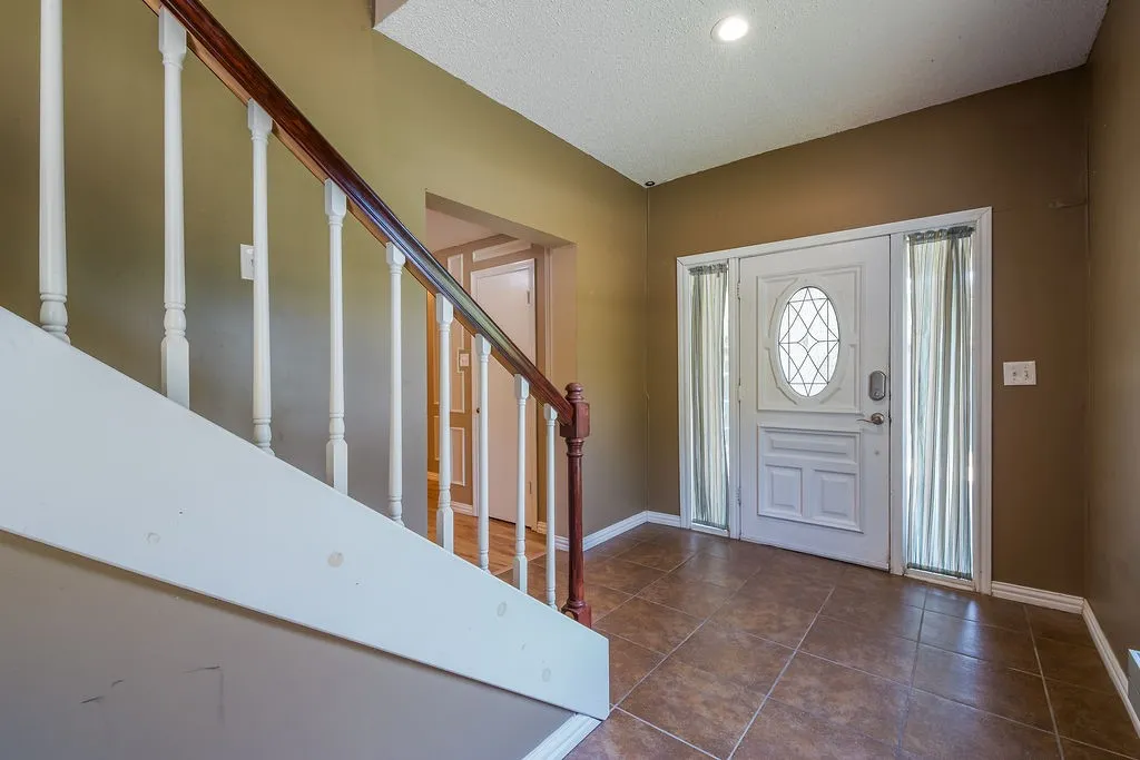 Single Family Residence For Sale in Johnson County , 1416 Apache Court, Joshua, Texas 76058, 3 Bedroom, 3 Bathroom, 2 Garage spaces, 2,572 Sqft, built in 1982, mls#21291361, Real Estate Agent in Joshua, Homes For Sale in Johnson county, Homes For Sale in Joshua, Realtor in Joshua Texas, Real Estate Brokerage Independent Realty Texas, Luminita Cordes Realtor