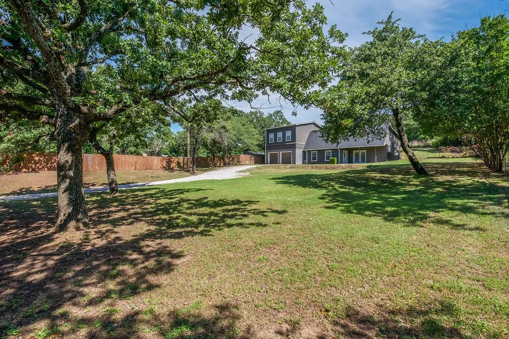 Single Family Residence For Sale in Johnson County , 1416 Apache Court, Joshua, Texas 76058, 3 Bedroom, 3 Bathroom, 2 Garage spaces, 2,572 Sqft, built in 1982, mls#21291361, Real Estate Agent in Joshua, Homes For Sale in Johnson county, Homes For Sale in Joshua, Realtor in Joshua Texas, Real Estate Brokerage Independent Realty Texas, Luminita Cordes Realtor