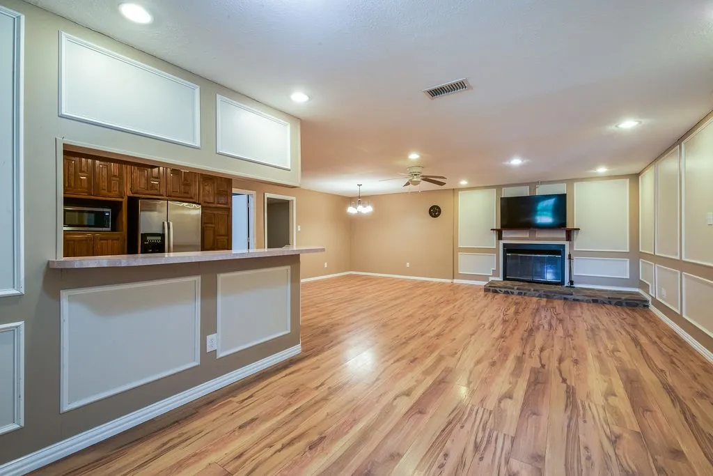 Single Family Residence For Sale in Johnson County , 1416 Apache Court, Joshua, Texas 76058, 3 Bedroom, 3 Bathroom, 2 Garage spaces, 2,572 Sqft, built in 1982, mls#21291361, Real Estate Agent in Joshua, Homes For Sale in Johnson county, Homes For Sale in Joshua, Realtor in Joshua Texas, Real Estate Brokerage Independent Realty Texas, Luminita Cordes Realtor