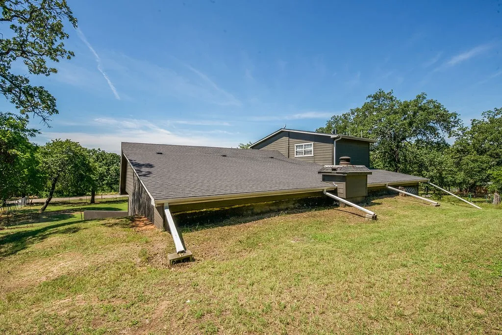 Single Family Residence For Sale in Johnson County , 1416 Apache Court, Joshua, Texas 76058, 3 Bedroom, 3 Bathroom, 2 Garage spaces, 2,572 Sqft, built in 1982, mls#21291361, Real Estate Agent in Joshua, Homes For Sale in Johnson county, Homes For Sale in Joshua, Realtor in Joshua Texas, Real Estate Brokerage Independent Realty Texas, Luminita Cordes Realtor