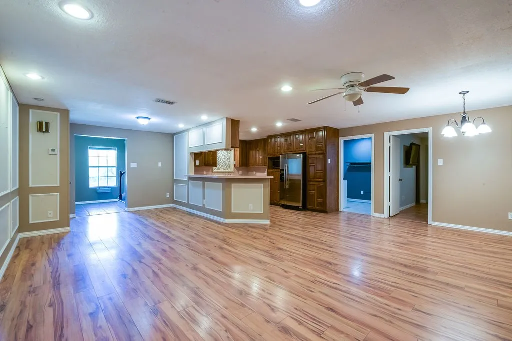 Single Family Residence For Sale in Johnson County , 1416 Apache Court, Joshua, Texas 76058, 3 Bedroom, 3 Bathroom, 2 Garage spaces, 2,572 Sqft, built in 1982, mls#21291361, Real Estate Agent in Joshua, Homes For Sale in Johnson county, Homes For Sale in Joshua, Realtor in Joshua Texas, Real Estate Brokerage Independent Realty Texas, Luminita Cordes Realtor
