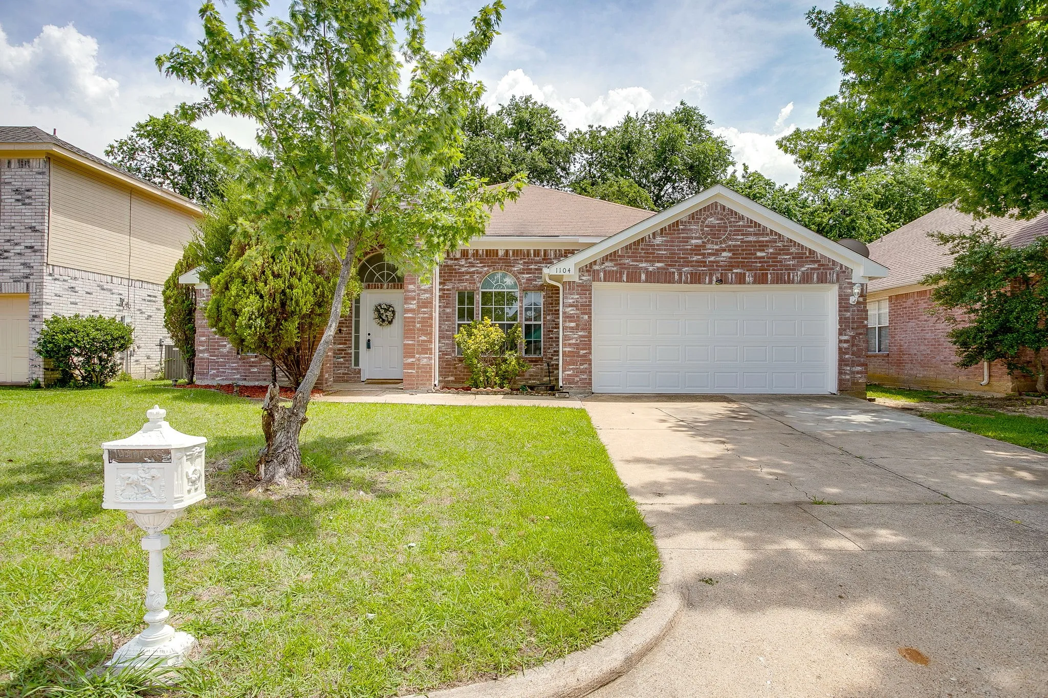Single Family Residence For Sale in Tarrant County , 1104 Angel Fire Lane, Arlington, Texas 76001, 4 Bedroom, 2 Bathroom, 2 Garage spaces, 2,134 Sqft, built in 1997, mls#21285852, Real Estate Agent in Arlington, Homes For Sale in Tarrant county, Homes For Sale in Arlington, Realtor in Arlington Texas, Real Estate Brokerage Independent Realty Texas, Luminita Cordes Realtor
