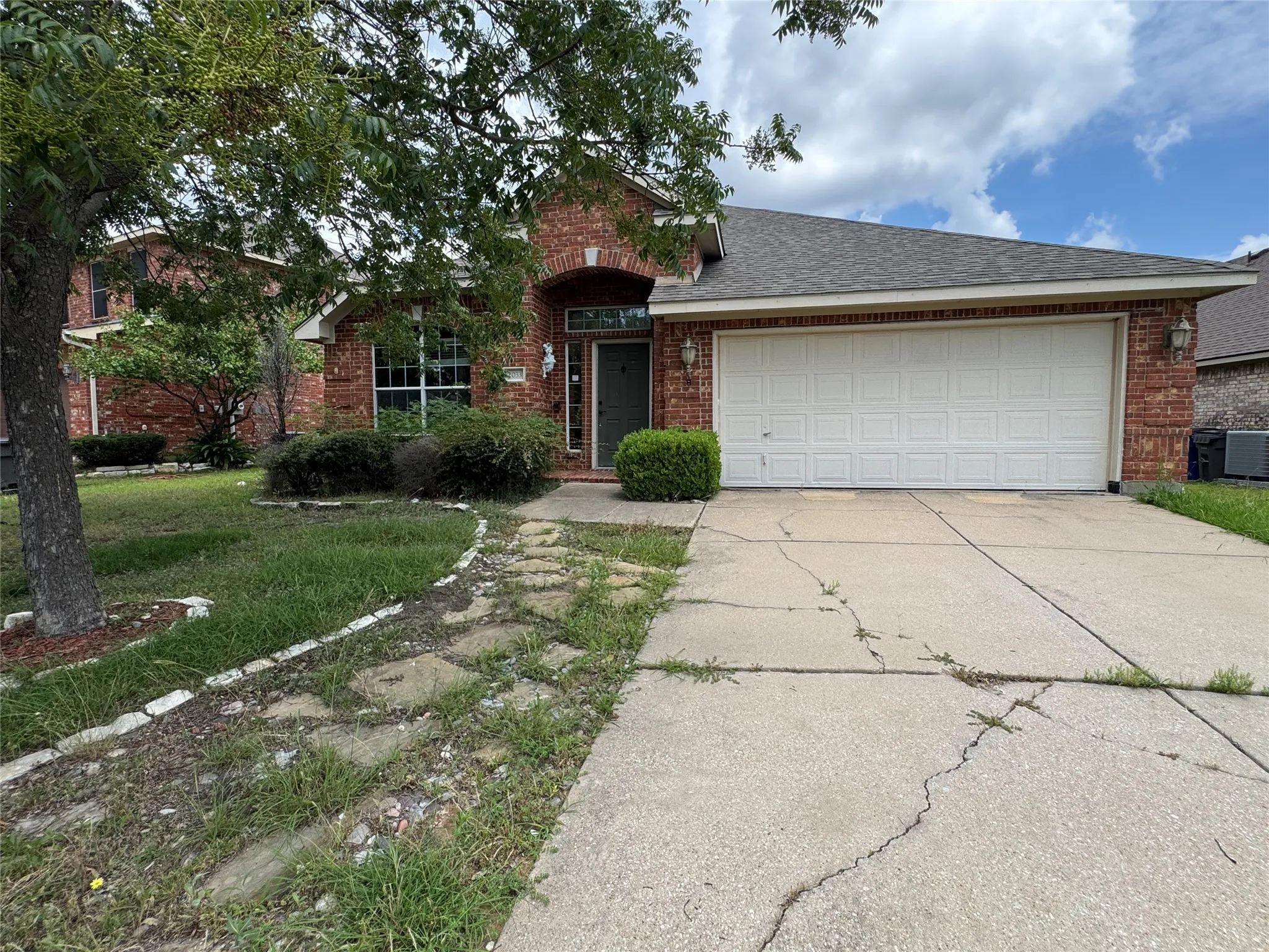 Single Family Residence For Sale in Collin County , 2033 Meadow Park Drive, Princeton, Texas 75407, 4 Bedroom, 2 Bathroom, 2 Garage spaces, 2,031 Sqft, built in 2005, mls#21290260, Real Estate Agent in Princeton, Homes For Sale in Collin county, Homes For Sale in Princeton, Realtor in Princeton Texas, Real Estate Brokerage Independent Realty Texas, Luminita Cordes Realtor