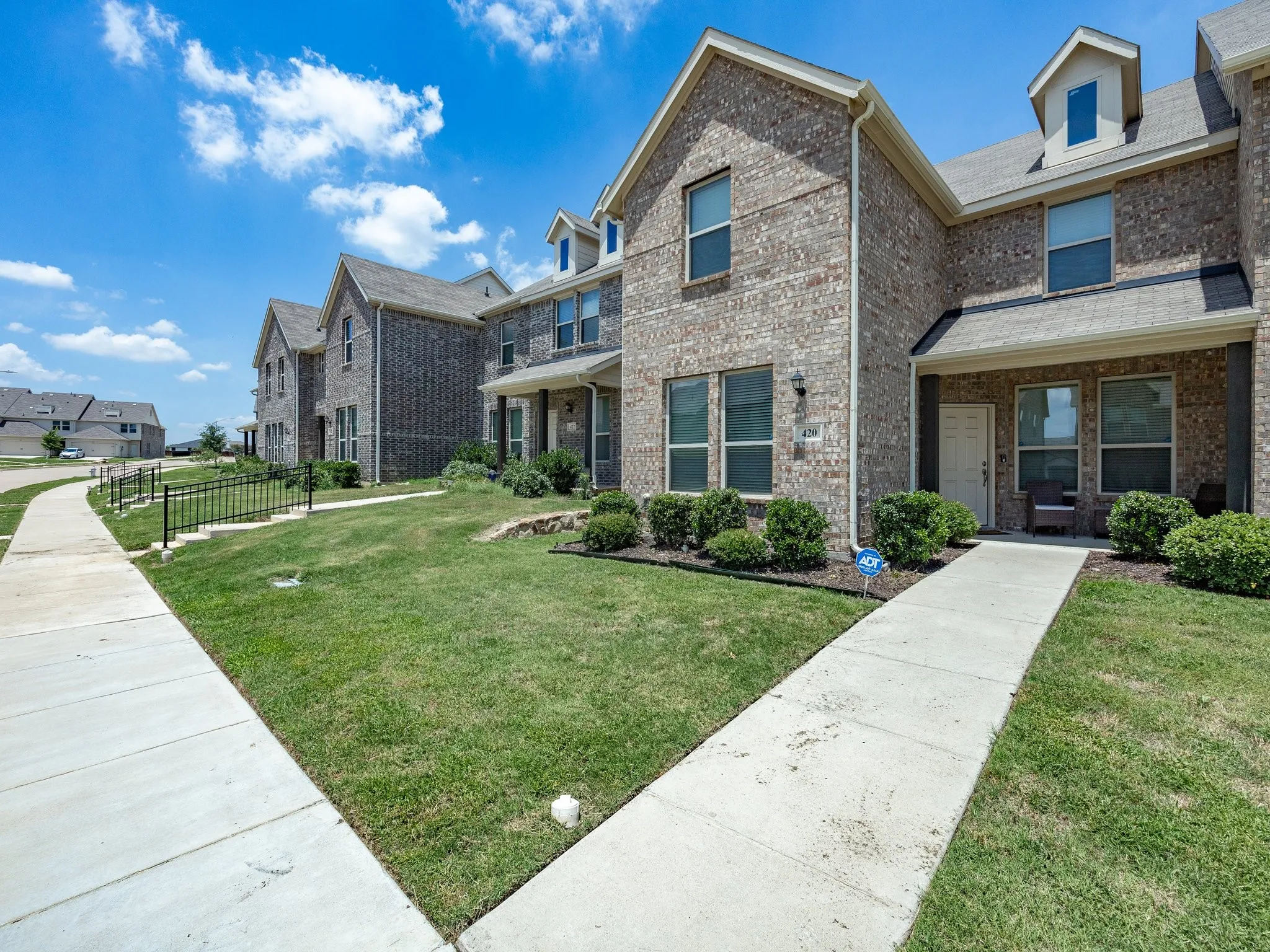 Townhouse For Rent in Tarrant County , 420 Milverton Drive, Fort Worth, Texas 76036, 4 Bedroom, 3 Bathroom, 2 Garage spaces, 1,993 Sqft, built in 2021, mls#21289651, Real Estate Agent in Fort Worth, Homes For Rent in Tarrant county, Homes For Rent in Fort Worth, Realtor in Fort Worth Texas, Real Estate Brokerage Independent Realty Texas, Luminita Cordes Realtor