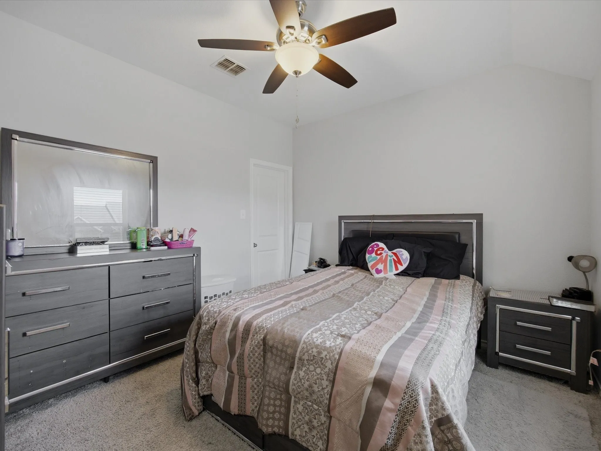 Townhouse For Rent in Tarrant County , 420 Milverton Drive, Fort Worth, Texas 76036, 4 Bedroom, 3 Bathroom, 2 Garage spaces, 1,993 Sqft, built in 2021, mls#21289651, Real Estate Agent in Fort Worth, Homes For Rent in Tarrant county, Homes For Rent in Fort Worth, Realtor in Fort Worth Texas, Real Estate Brokerage Independent Realty Texas, Luminita Cordes Realtor