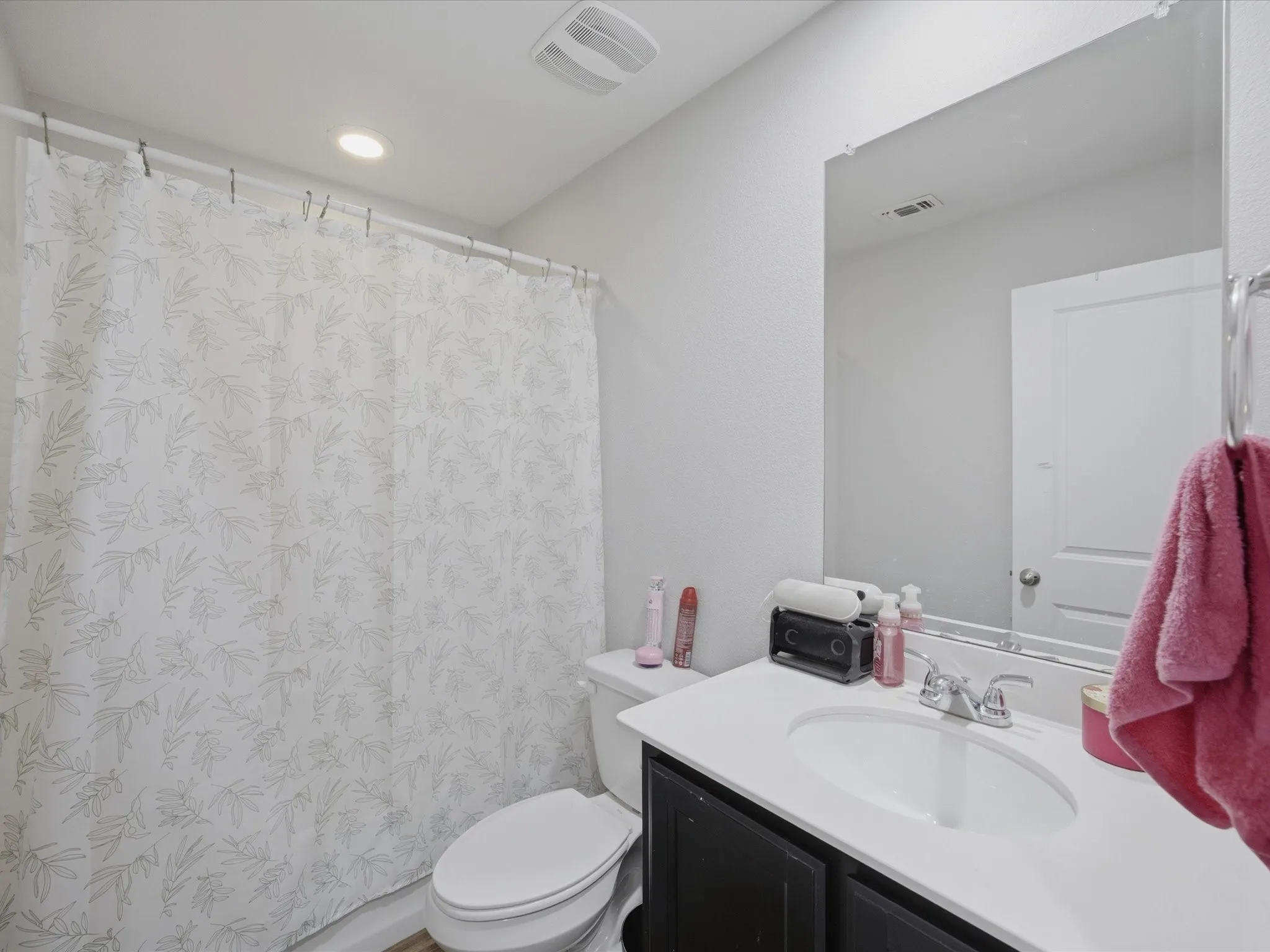 Townhouse For Rent in Tarrant County , 420 Milverton Drive, Fort Worth, Texas 76036, 4 Bedroom, 3 Bathroom, 2 Garage spaces, 1,993 Sqft, built in 2021, mls#21289651, Real Estate Agent in Fort Worth, Homes For Rent in Tarrant county, Homes For Rent in Fort Worth, Realtor in Fort Worth Texas, Real Estate Brokerage Independent Realty Texas, Luminita Cordes Realtor
