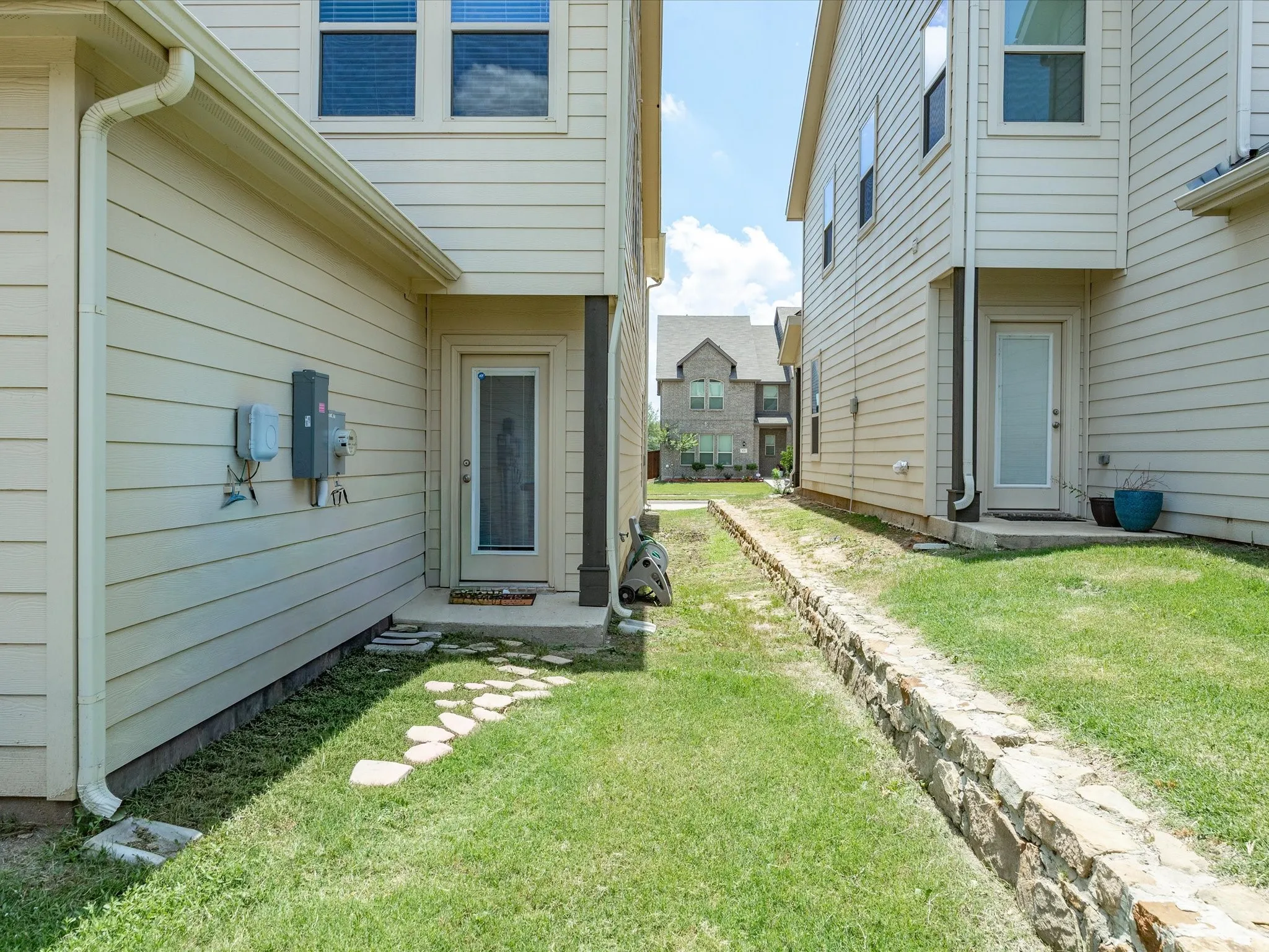Townhouse For Rent in Tarrant County , 420 Milverton Drive, Fort Worth, Texas 76036, 4 Bedroom, 3 Bathroom, 2 Garage spaces, 1,993 Sqft, built in 2021, mls#21289651, Real Estate Agent in Fort Worth, Homes For Rent in Tarrant county, Homes For Rent in Fort Worth, Realtor in Fort Worth Texas, Real Estate Brokerage Independent Realty Texas, Luminita Cordes Realtor