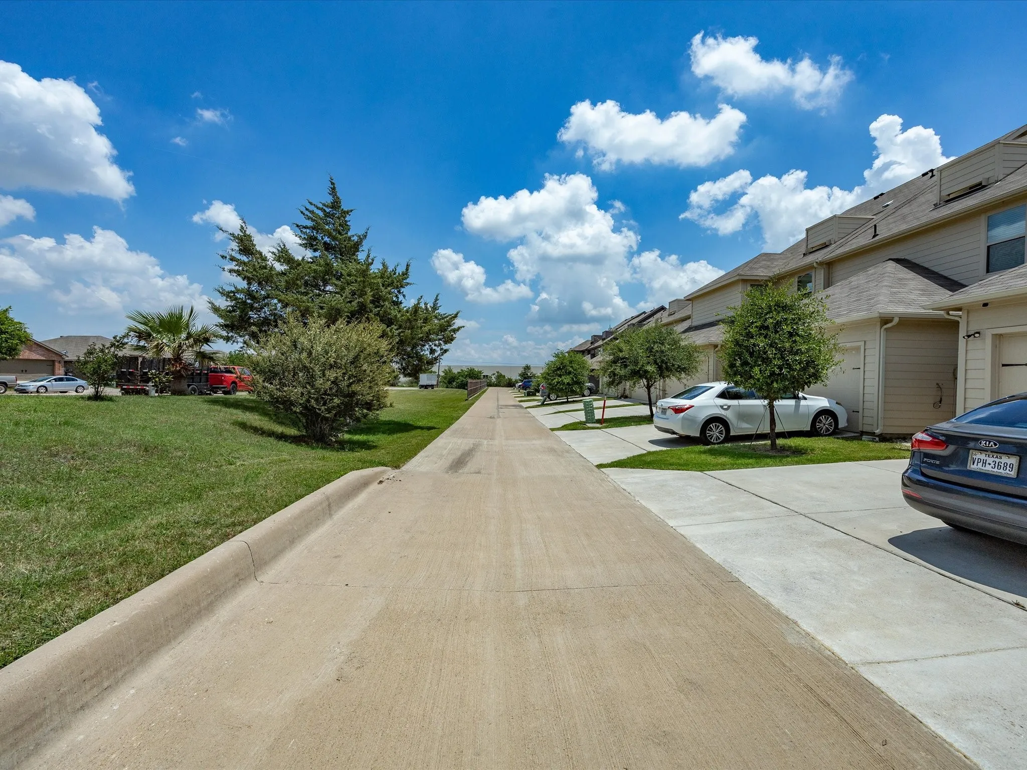Townhouse For Rent in Tarrant County , 420 Milverton Drive, Fort Worth, Texas 76036, 4 Bedroom, 3 Bathroom, 2 Garage spaces, 1,993 Sqft, built in 2021, mls#21289651, Real Estate Agent in Fort Worth, Homes For Rent in Tarrant county, Homes For Rent in Fort Worth, Realtor in Fort Worth Texas, Real Estate Brokerage Independent Realty Texas, Luminita Cordes Realtor