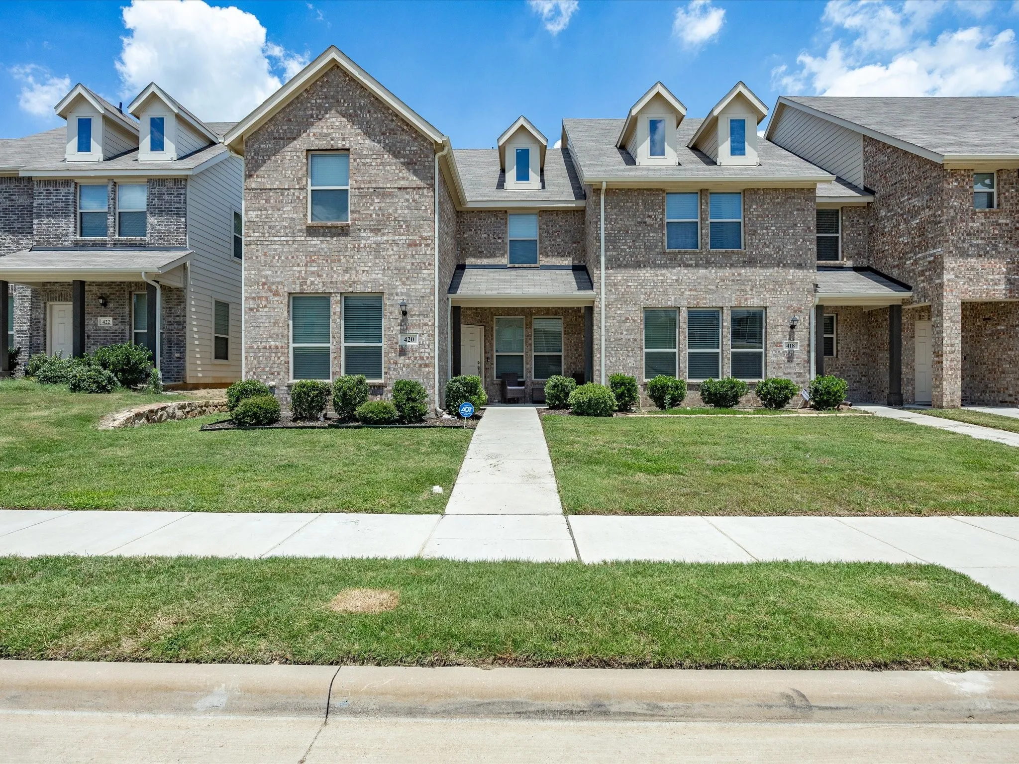 Townhouse For Rent in Tarrant County , 420 Milverton Drive, Fort Worth, Texas 76036, 4 Bedroom, 3 Bathroom, 2 Garage spaces, 1,993 Sqft, built in 2021, mls#21289651, Real Estate Agent in Fort Worth, Homes For Rent in Tarrant county, Homes For Rent in Fort Worth, Realtor in Fort Worth Texas, Real Estate Brokerage Independent Realty Texas, Luminita Cordes Realtor