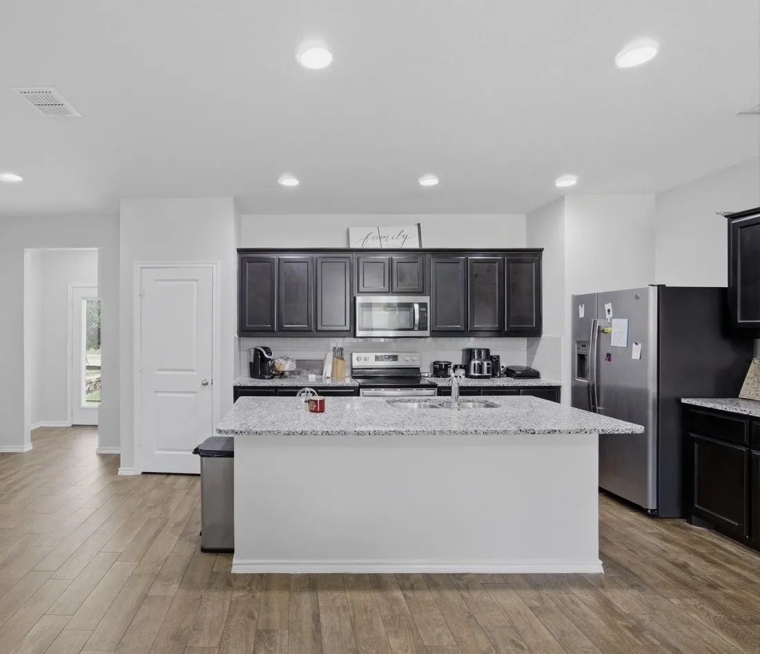 Townhouse For Rent in Tarrant County , 420 Milverton Drive, Fort Worth, Texas 76036, 4 Bedroom, 3 Bathroom, 2 Garage spaces, 1,993 Sqft, built in 2021, mls#21289651, Real Estate Agent in Fort Worth, Homes For Rent in Tarrant county, Homes For Rent in Fort Worth, Realtor in Fort Worth Texas, Real Estate Brokerage Independent Realty Texas, Luminita Cordes Realtor