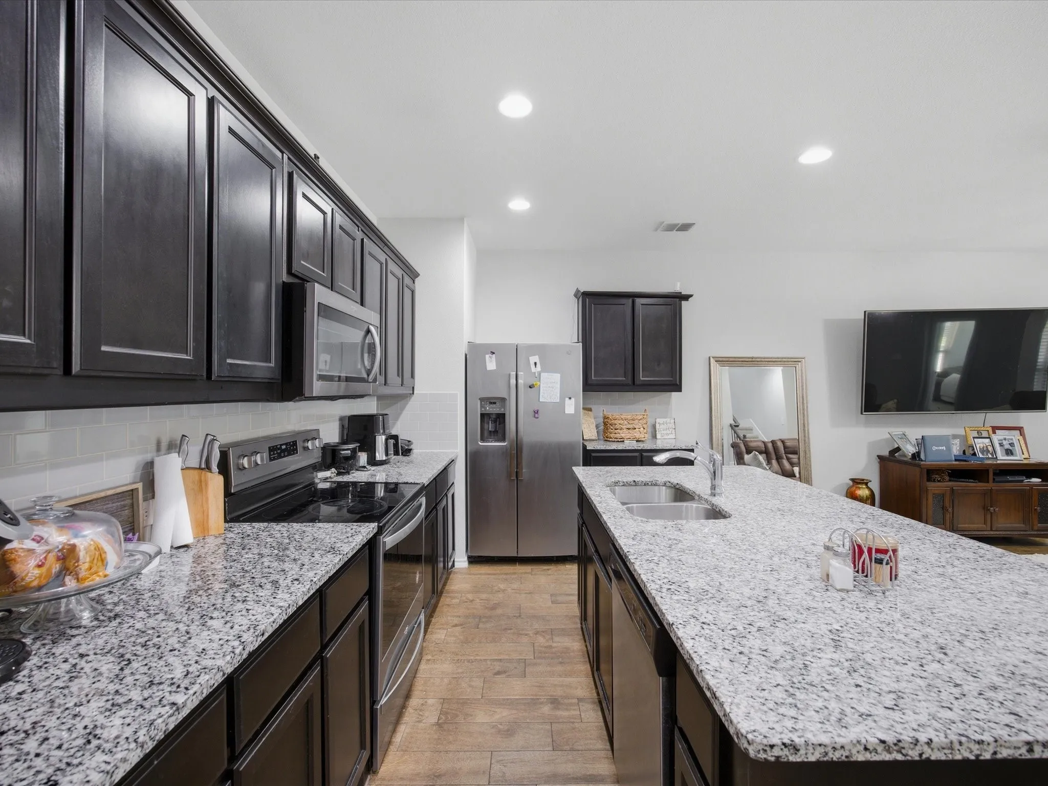 Townhouse For Rent in Tarrant County , 420 Milverton Drive, Fort Worth, Texas 76036, 4 Bedroom, 3 Bathroom, 2 Garage spaces, 1,993 Sqft, built in 2021, mls#21289651, Real Estate Agent in Fort Worth, Homes For Rent in Tarrant county, Homes For Rent in Fort Worth, Realtor in Fort Worth Texas, Real Estate Brokerage Independent Realty Texas, Luminita Cordes Realtor