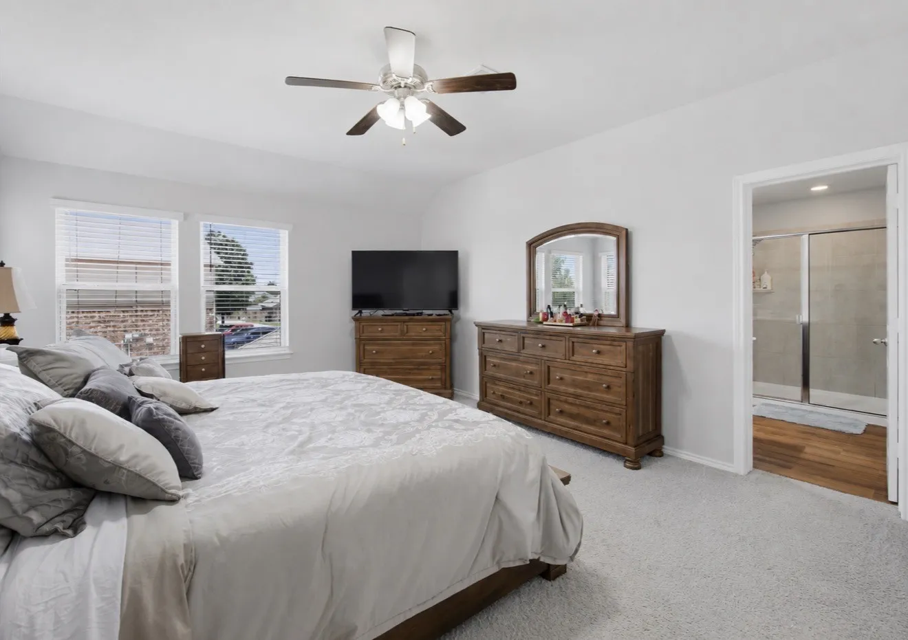 Townhouse For Rent in Tarrant County , 420 Milverton Drive, Fort Worth, Texas 76036, 4 Bedroom, 3 Bathroom, 2 Garage spaces, 1,993 Sqft, built in 2021, mls#21289651, Real Estate Agent in Fort Worth, Homes For Rent in Tarrant county, Homes For Rent in Fort Worth, Realtor in Fort Worth Texas, Real Estate Brokerage Independent Realty Texas, Luminita Cordes Realtor