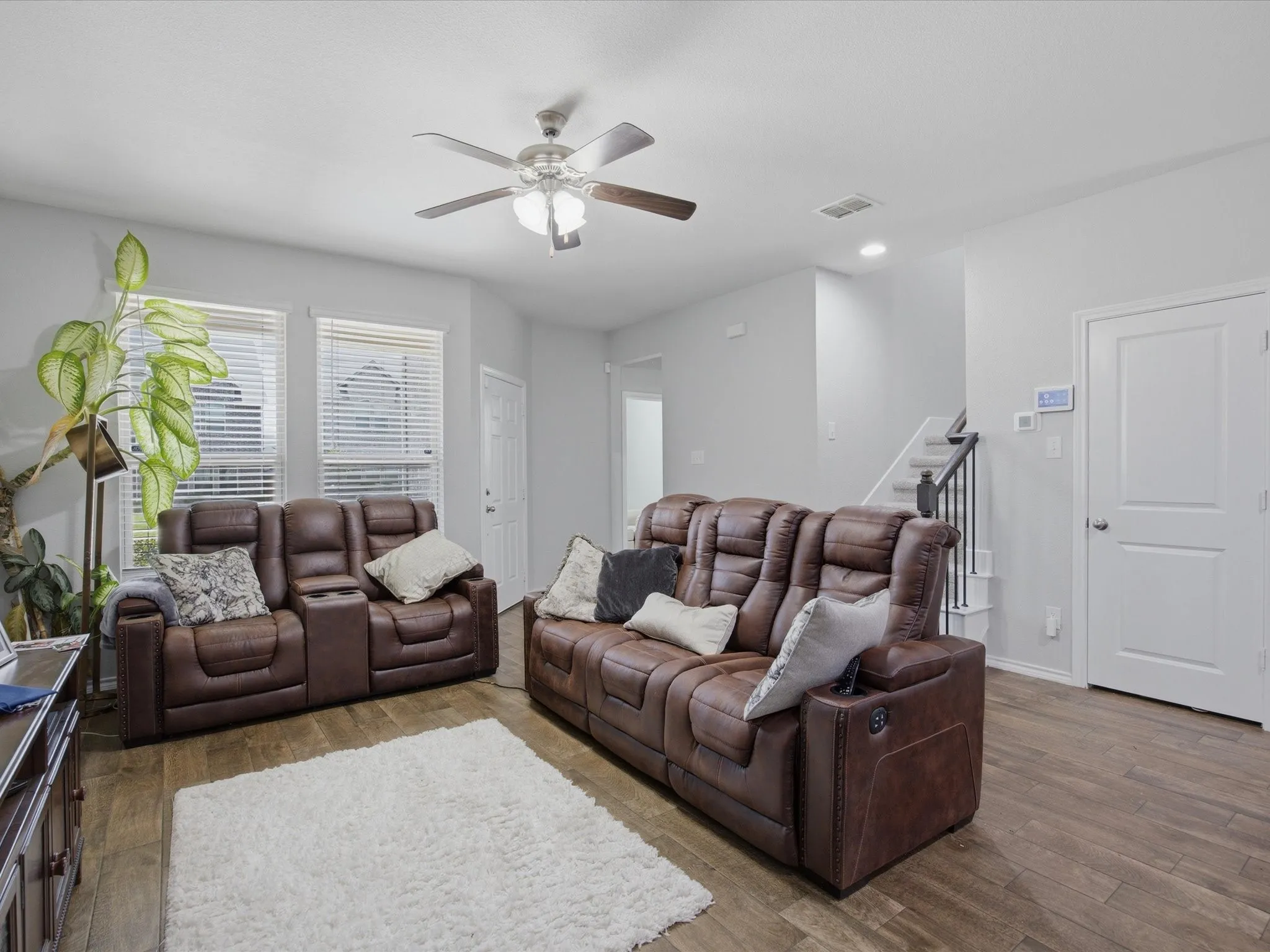 Townhouse For Rent in Tarrant County , 420 Milverton Drive, Fort Worth, Texas 76036, 4 Bedroom, 3 Bathroom, 2 Garage spaces, 1,993 Sqft, built in 2021, mls#21289651, Real Estate Agent in Fort Worth, Homes For Rent in Tarrant county, Homes For Rent in Fort Worth, Realtor in Fort Worth Texas, Real Estate Brokerage Independent Realty Texas, Luminita Cordes Realtor