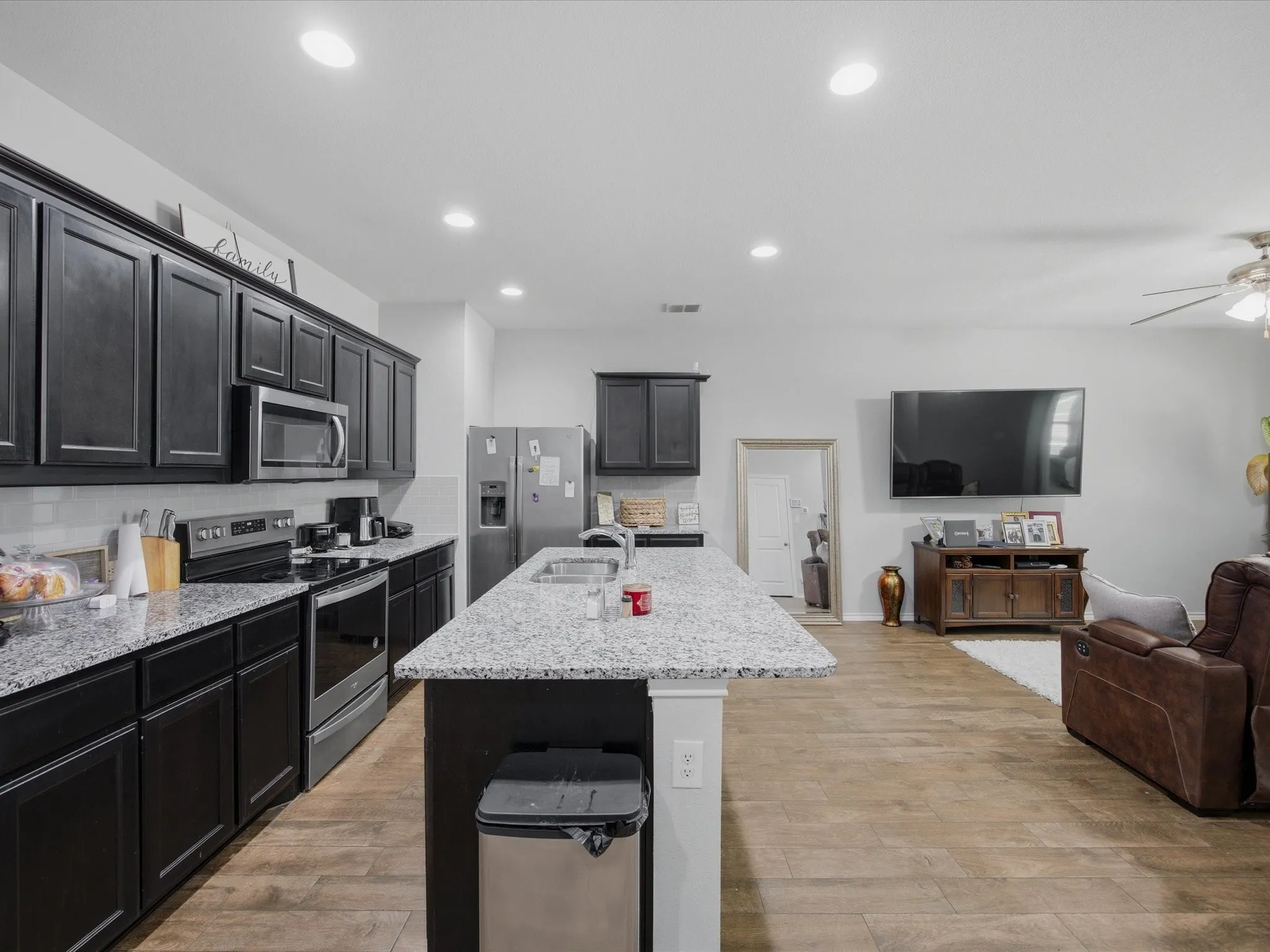 Townhouse For Rent in Tarrant County , 420 Milverton Drive, Fort Worth, Texas 76036, 4 Bedroom, 3 Bathroom, 2 Garage spaces, 1,993 Sqft, built in 2021, mls#21289651, Real Estate Agent in Fort Worth, Homes For Rent in Tarrant county, Homes For Rent in Fort Worth, Realtor in Fort Worth Texas, Real Estate Brokerage Independent Realty Texas, Luminita Cordes Realtor