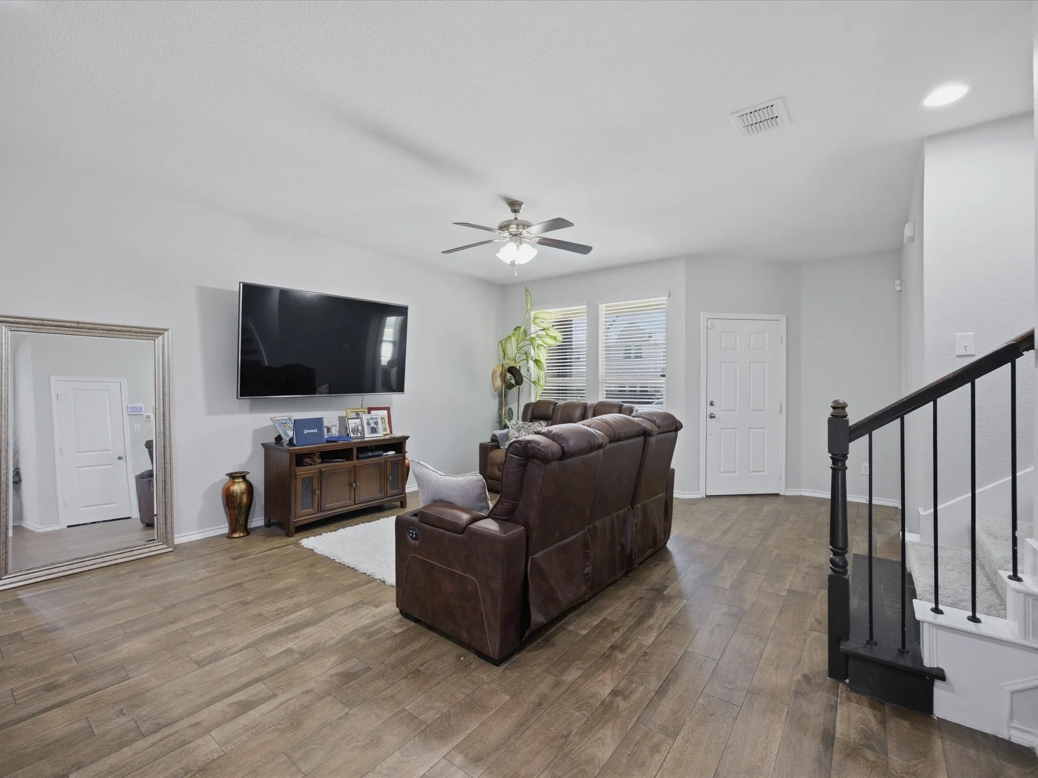 Townhouse For Rent in Tarrant County , 420 Milverton Drive, Fort Worth, Texas 76036, 4 Bedroom, 3 Bathroom, 2 Garage spaces, 1,993 Sqft, built in 2021, mls#21289651, Real Estate Agent in Fort Worth, Homes For Rent in Tarrant county, Homes For Rent in Fort Worth, Realtor in Fort Worth Texas, Real Estate Brokerage Independent Realty Texas, Luminita Cordes Realtor