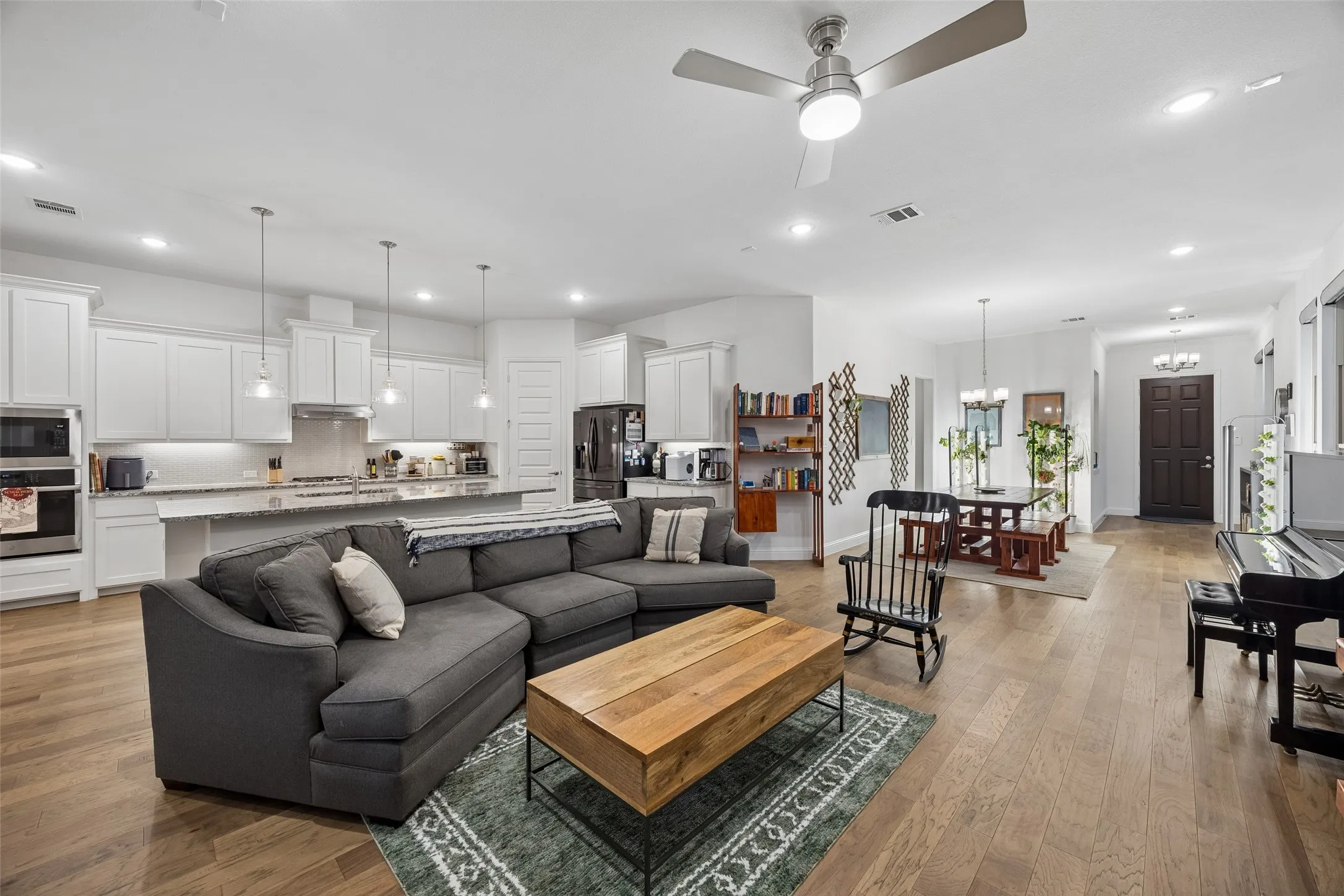 Single Family Residence For Sale in Dallas County , 7507 Coronado Drive, Rowlett, Texas 75088, 2 Bedroom, 3 Bathroom, 2 Garage spaces, 2,000 Sqft, built in 2019, mls#21290891, Real Estate Agent in Rowlett, Homes For Sale in Dallas county, Homes For Sale in Rowlett, Realtor in Rowlett Texas, Real Estate Brokerage Independent Realty Texas, Luminita Cordes Realtor