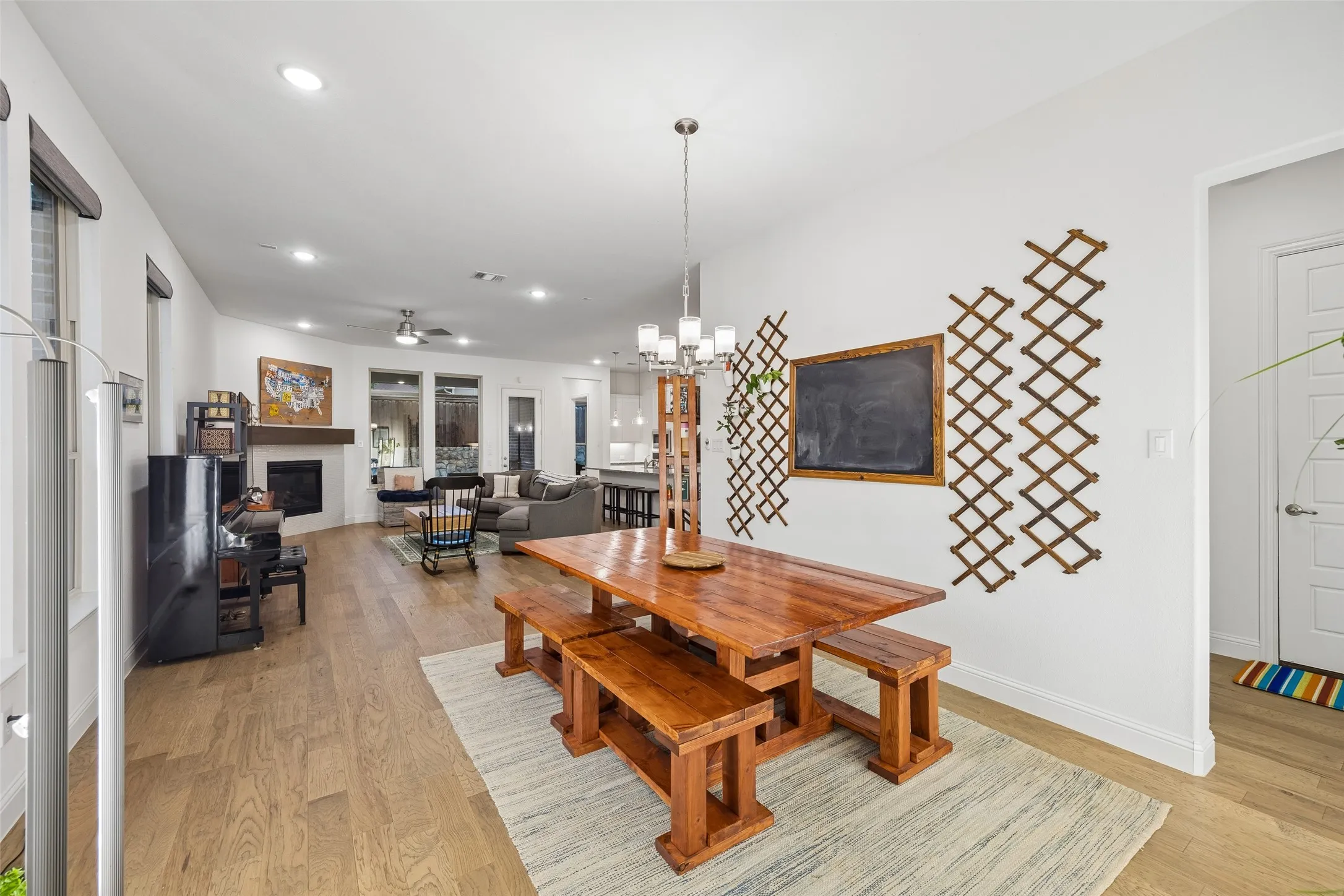 Single Family Residence For Sale in Dallas County , 7507 Coronado Drive, Rowlett, Texas 75088, 2 Bedroom, 3 Bathroom, 2 Garage spaces, 2,000 Sqft, built in 2019, mls#21290891, Real Estate Agent in Rowlett, Homes For Sale in Dallas county, Homes For Sale in Rowlett, Realtor in Rowlett Texas, Real Estate Brokerage Independent Realty Texas, Luminita Cordes Realtor