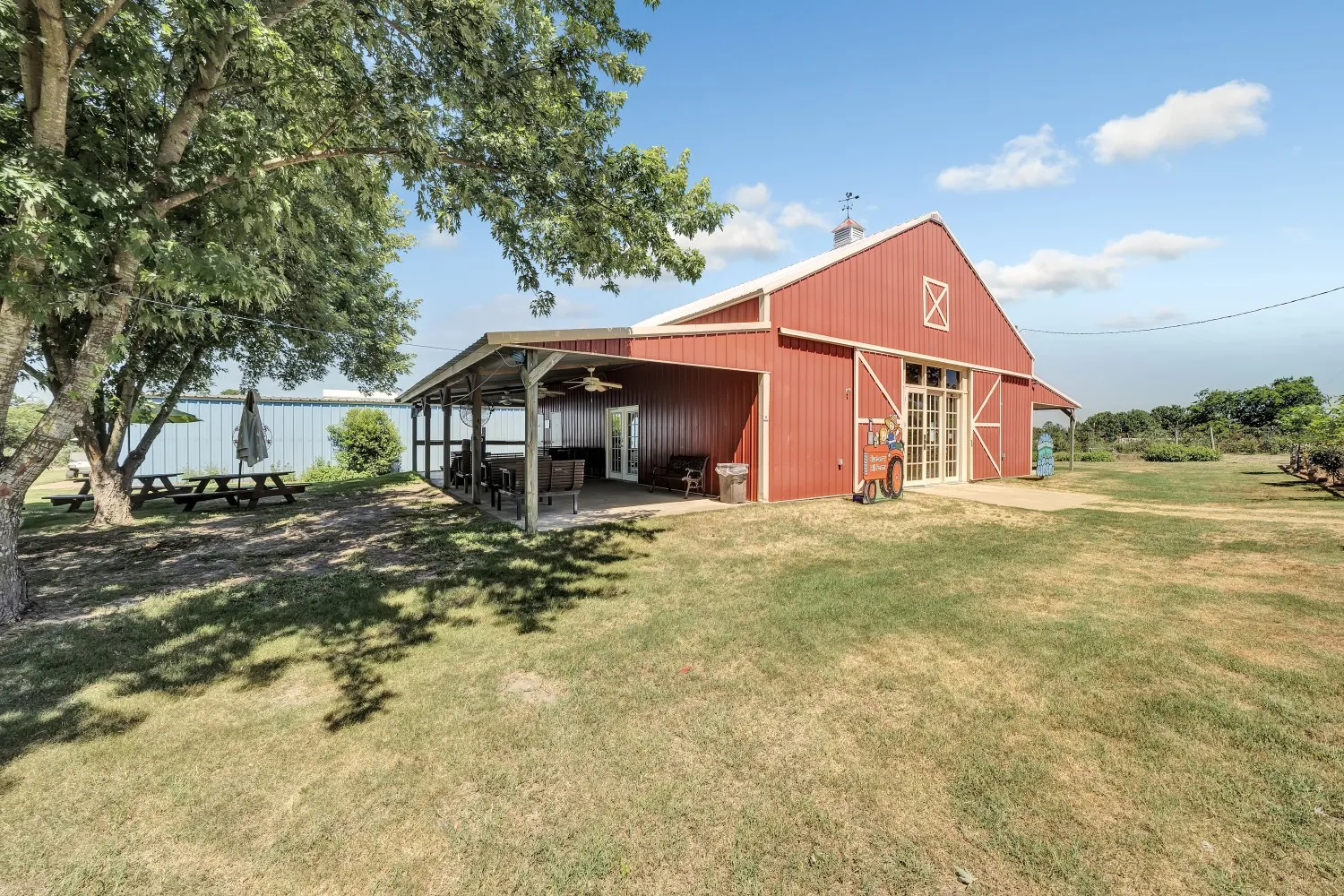 Retail For Sale in Van Zandt County , 10268 FM 314, Edom, Texas 75756, 0, 0, Garage spaces, 0 Sqft, built in 2000, Price $950,000, mls#21291982, Real Estate Agent in Edom, Homes For Sale in Van Zandt county, Homes For Sale in Edom, Realtor in Edom Texas, Real Estate Brokerage Independent Realty Texas, Luminita Cordes Realtor