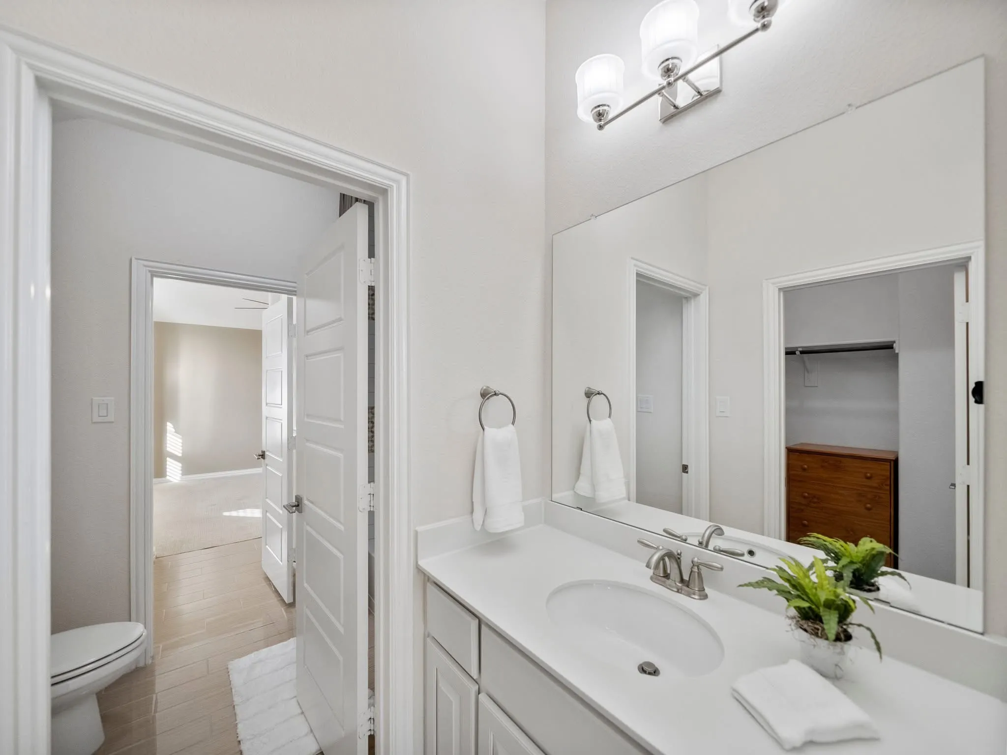 Single Family Residence For Rent in Denton County , 2805 Walnut Creek Lane, The Colony, Texas 75056, 5 Bedroom, 5 Bathroom, 2 Garage spaces, 4,656 Sqft, built in 2015, mls#21292020, Real Estate Agent in The Colony, Homes For Rent in Denton county, Homes For Rent in The Colony, Realtor in The Colony Texas, Real Estate Brokerage Independent Realty Texas, Luminita Cordes Realtor