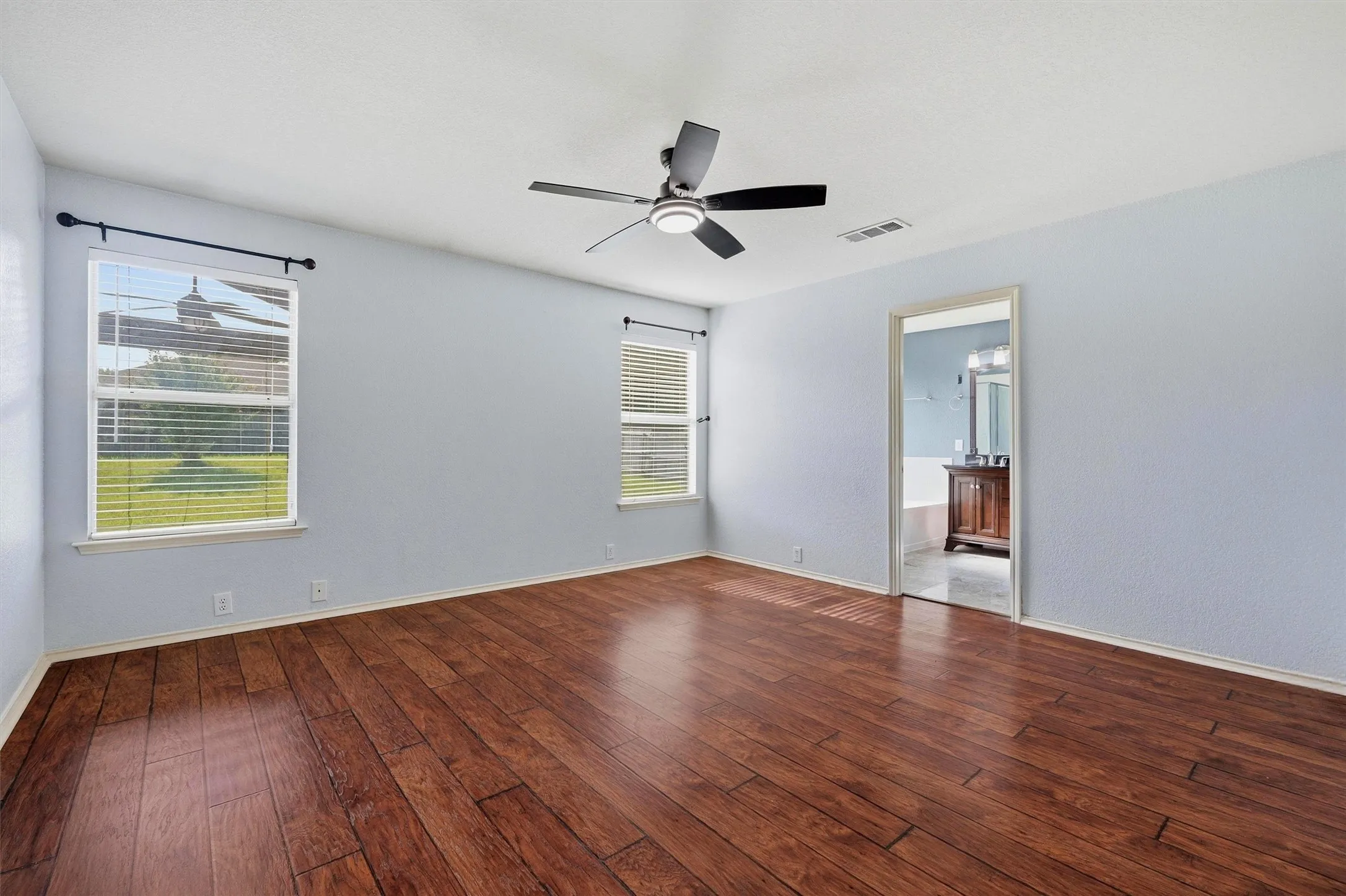 Single Family Residence For Rent in Collin County , 2304 Pheasant Run, Melissa, Texas 75454, 3 Bedroom, 2 Bathroom, 2 Garage spaces, 1,872 Sqft, built in 2003, Price $2,095, mls#21292005, Real Estate Agent in Melissa, Homes For Rent in Collin county, Homes For Rent in Melissa, Realtor in Melissa Texas, Real Estate Brokerage Independent Realty Texas, Luminita Cordes Realtor