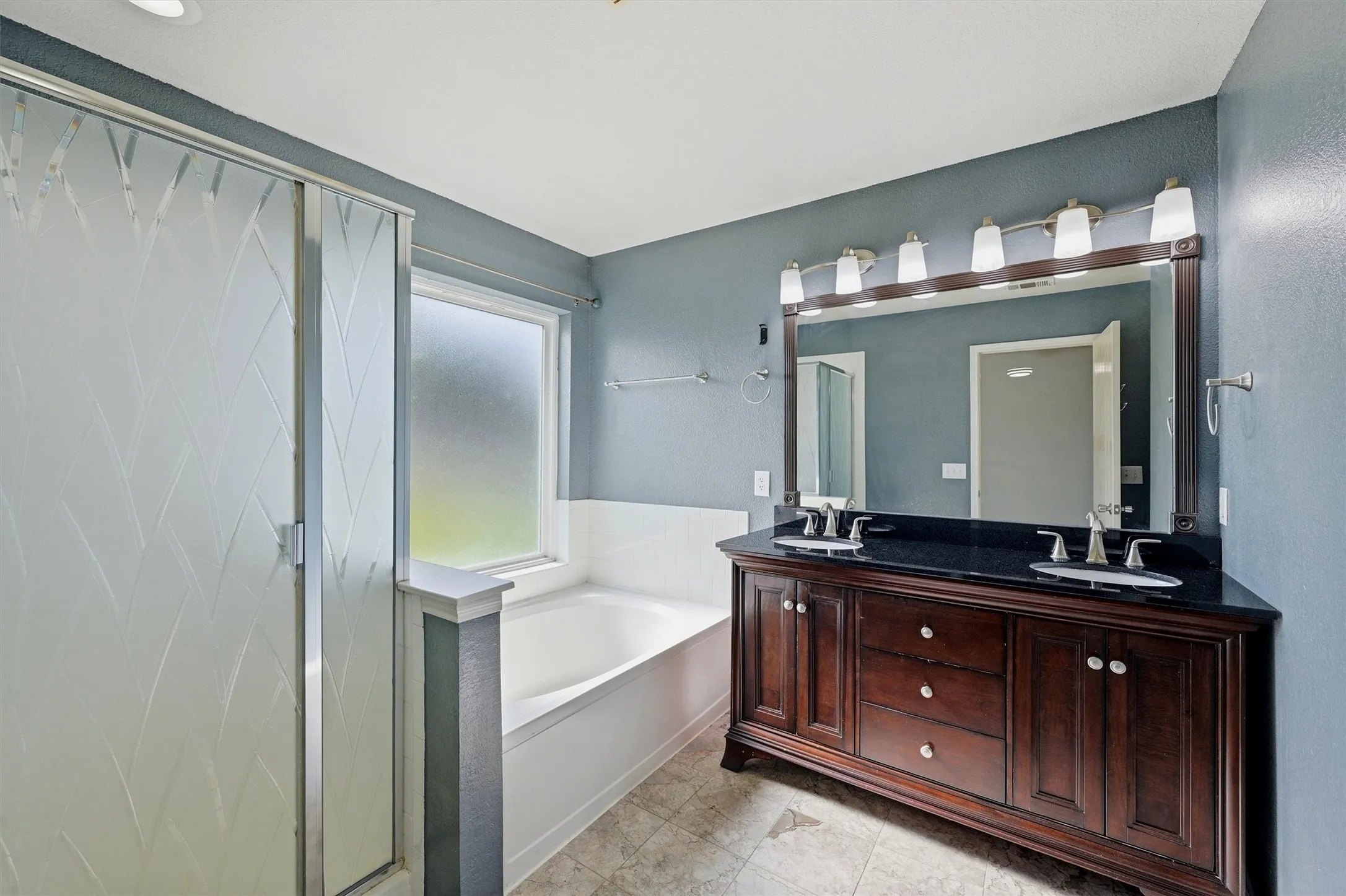 Single Family Residence For Rent in Collin County , 2304 Pheasant Run, Melissa, Texas 75454, 3 Bedroom, 2 Bathroom, 2 Garage spaces, 1,872 Sqft, built in 2003, Price $2,095, mls#21292005, Real Estate Agent in Melissa, Homes For Rent in Collin county, Homes For Rent in Melissa, Realtor in Melissa Texas, Real Estate Brokerage Independent Realty Texas, Luminita Cordes Realtor
