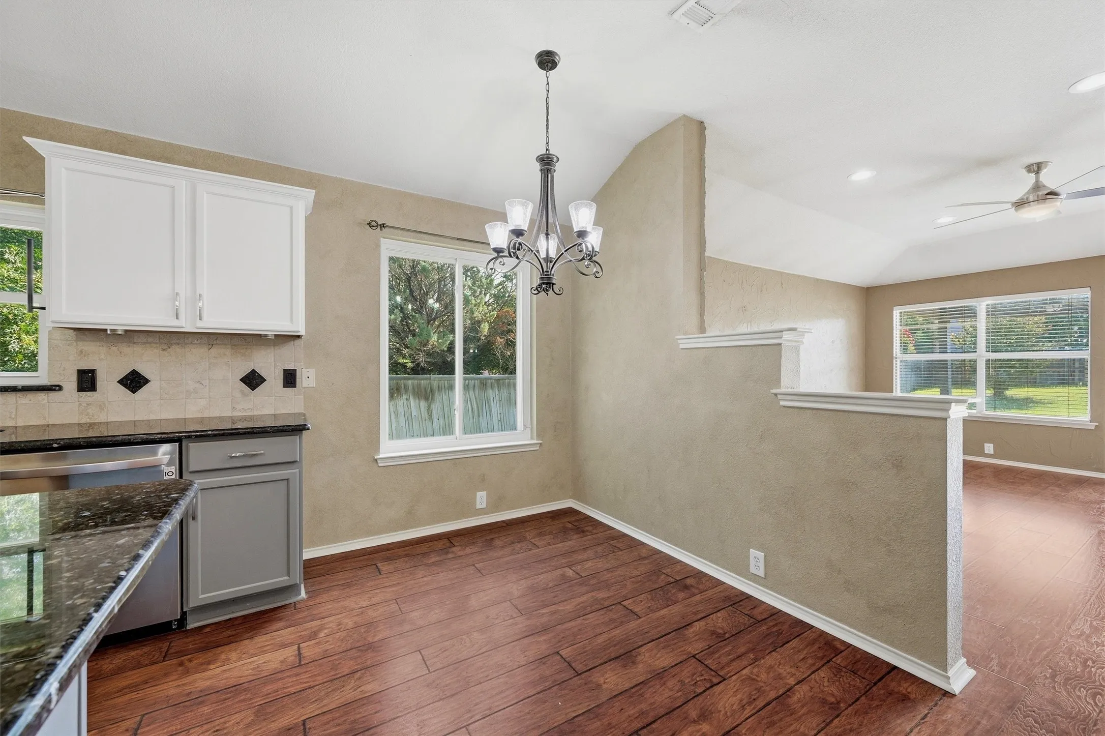 Single Family Residence For Rent in Collin County , 2304 Pheasant Run, Melissa, Texas 75454, 3 Bedroom, 2 Bathroom, 2 Garage spaces, 1,872 Sqft, built in 2003, Price $2,095, mls#21292005, Real Estate Agent in Melissa, Homes For Rent in Collin county, Homes For Rent in Melissa, Realtor in Melissa Texas, Real Estate Brokerage Independent Realty Texas, Luminita Cordes Realtor