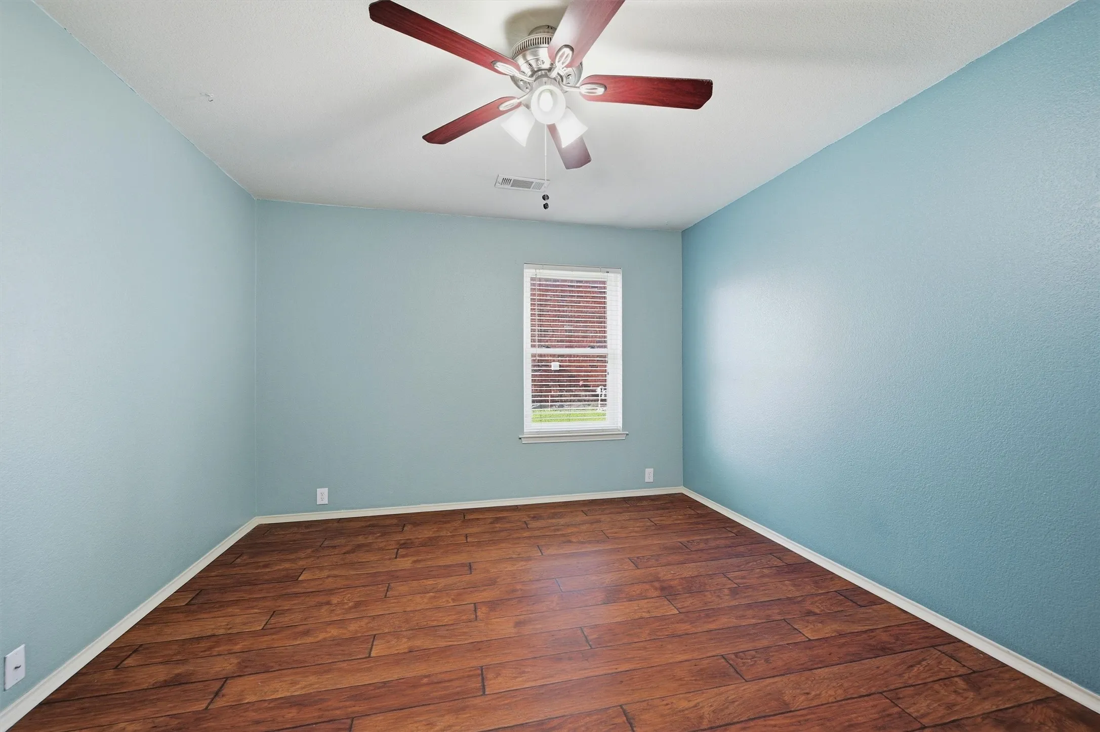 Single Family Residence For Rent in Collin County , 2304 Pheasant Run, Melissa, Texas 75454, 3 Bedroom, 2 Bathroom, 2 Garage spaces, 1,872 Sqft, built in 2003, Price $2,095, mls#21292005, Real Estate Agent in Melissa, Homes For Rent in Collin county, Homes For Rent in Melissa, Realtor in Melissa Texas, Real Estate Brokerage Independent Realty Texas, Luminita Cordes Realtor